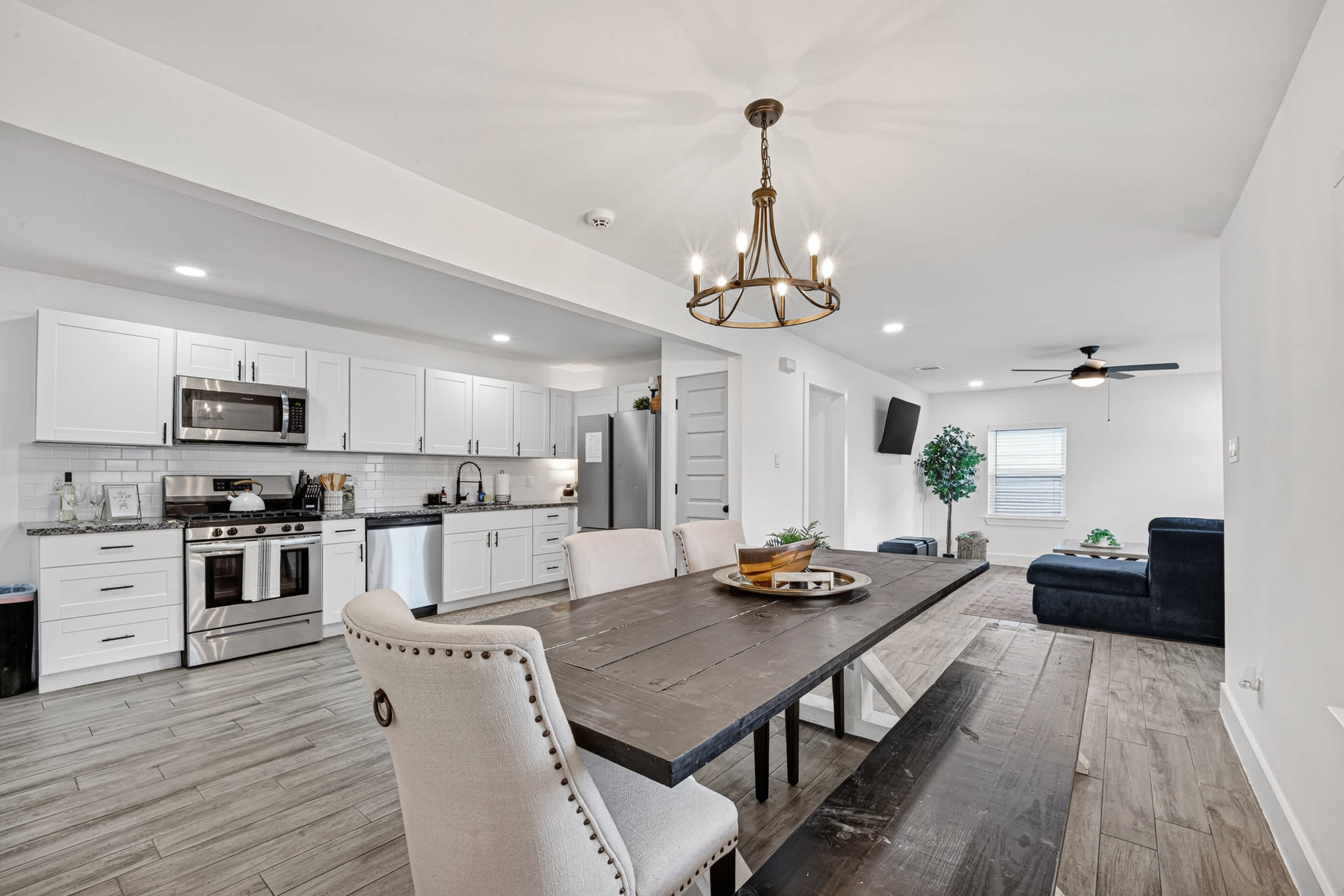 Spacious & Modern 4 Bedroom Family Home
