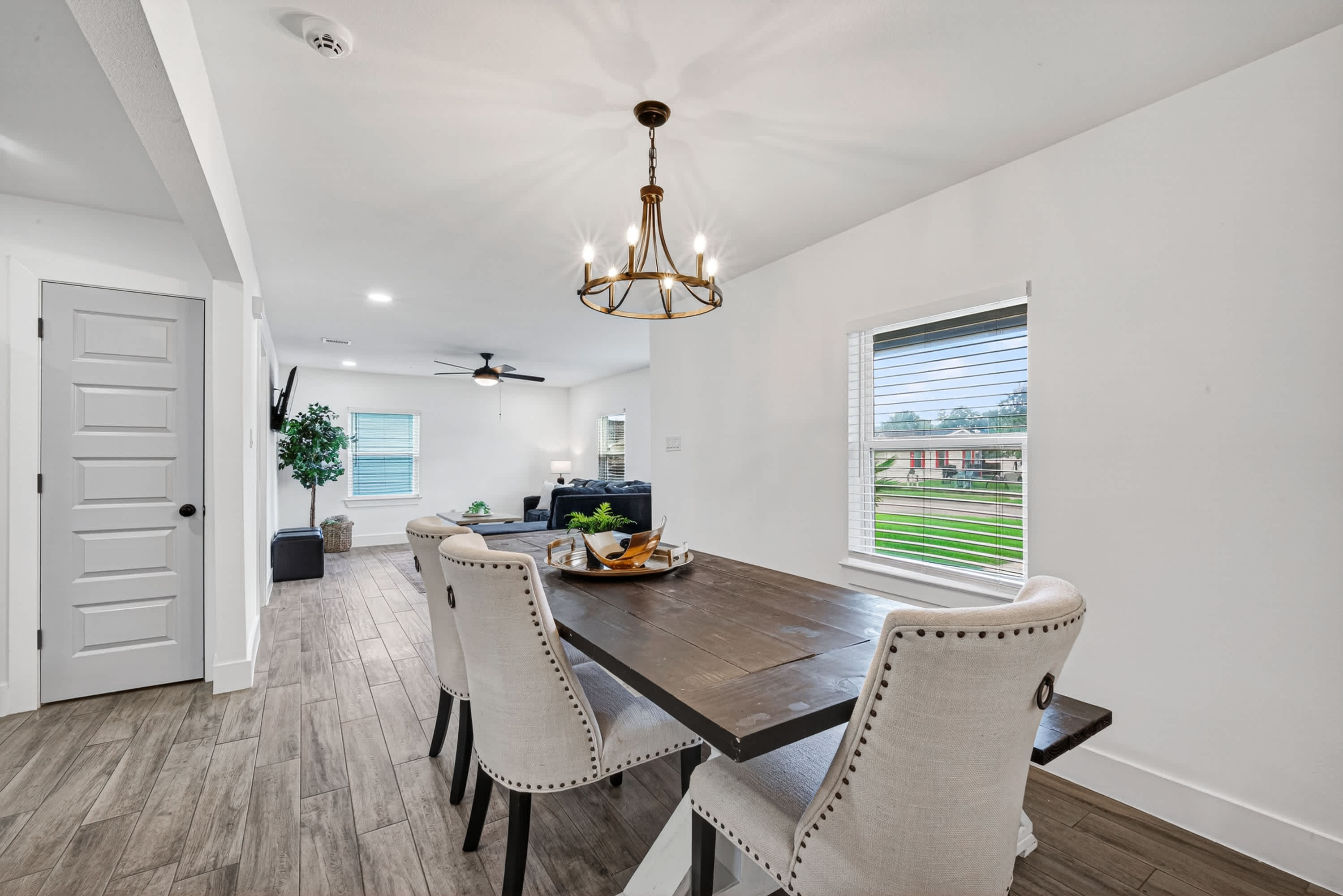 Spacious & Modern 4 Bedroom Family Home