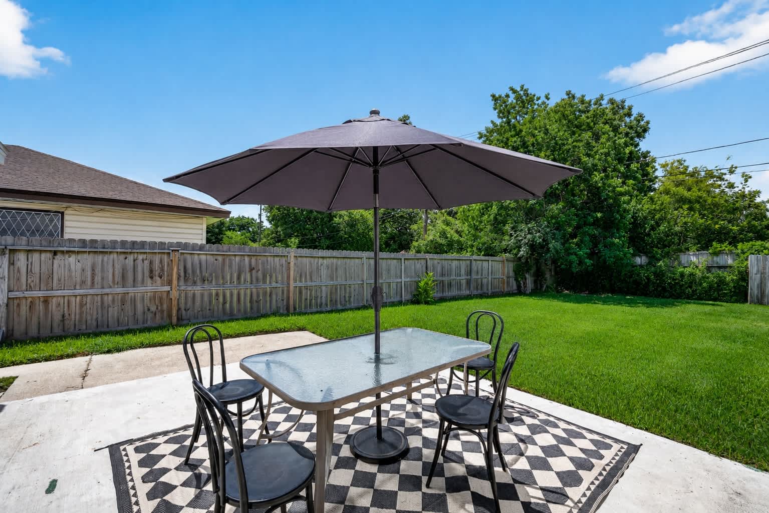 Spacious & Modern 4 Bedroom Family Home