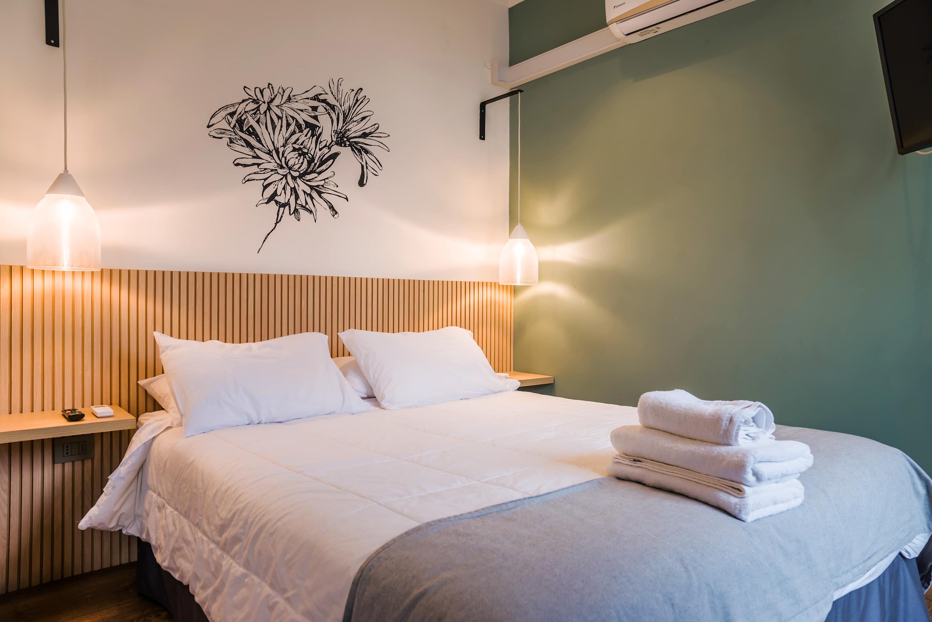 Vibrant Studio in Bellavista | Near Metro for 3