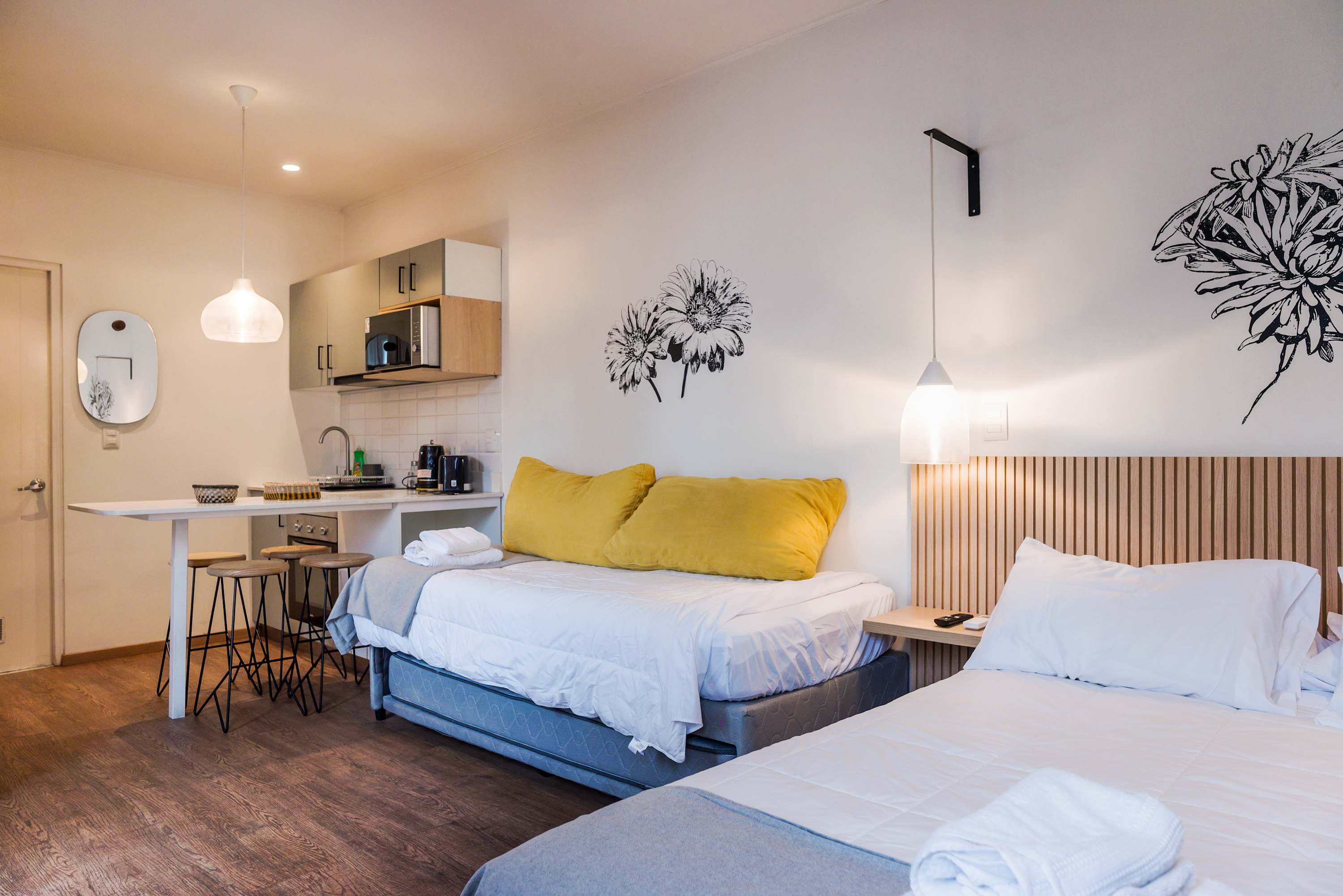 Vibrant Studio in Bellavista | Near Metro for 3