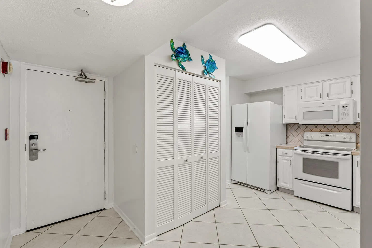 Emerald Towers 0405 Beachfront 2 bedroom condo with Gulf views private balcony and direct beach access | Photo 5