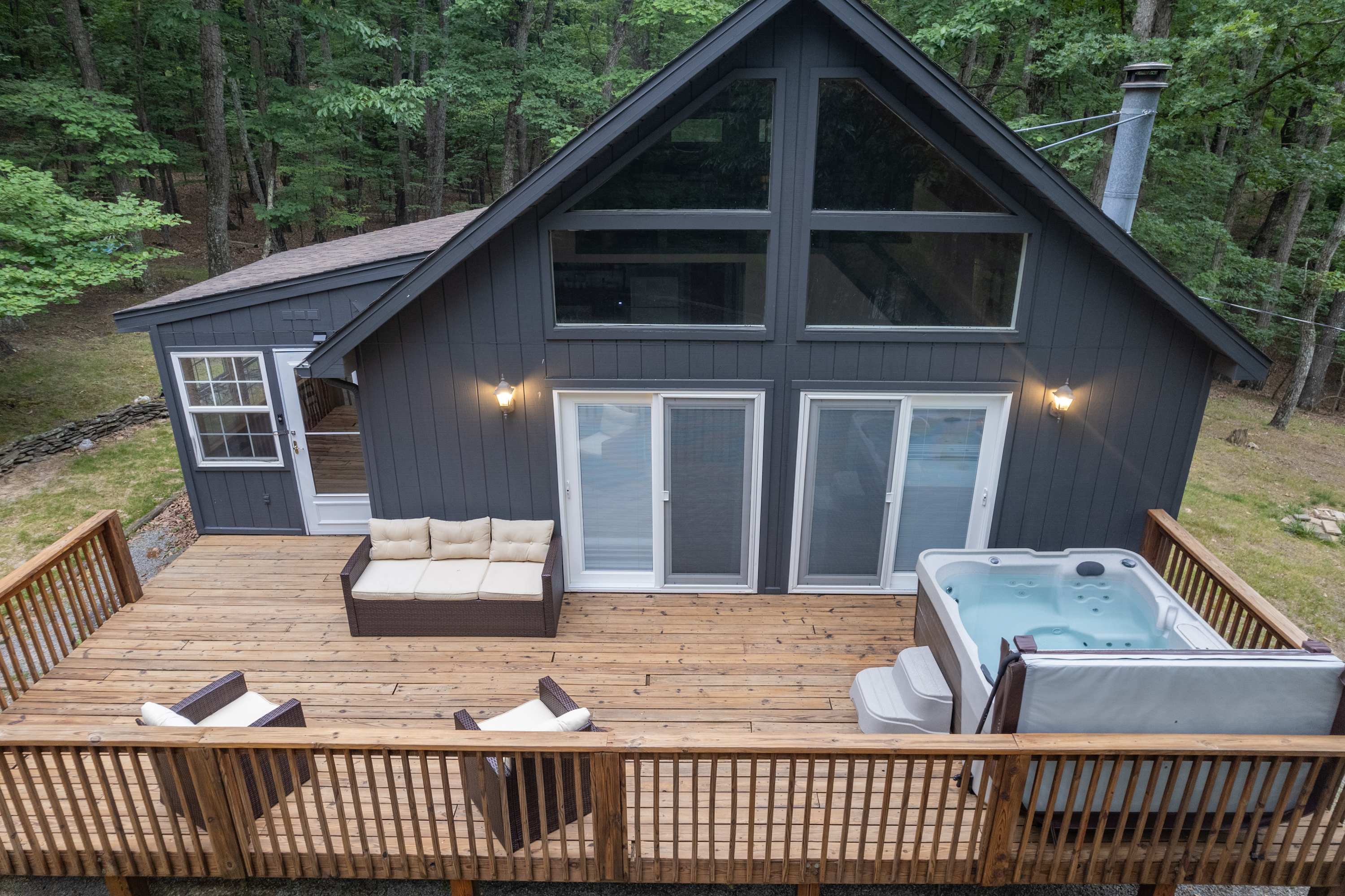 Cozy Cabin w/Hot Tub, Fire Pit & Loft Getaway