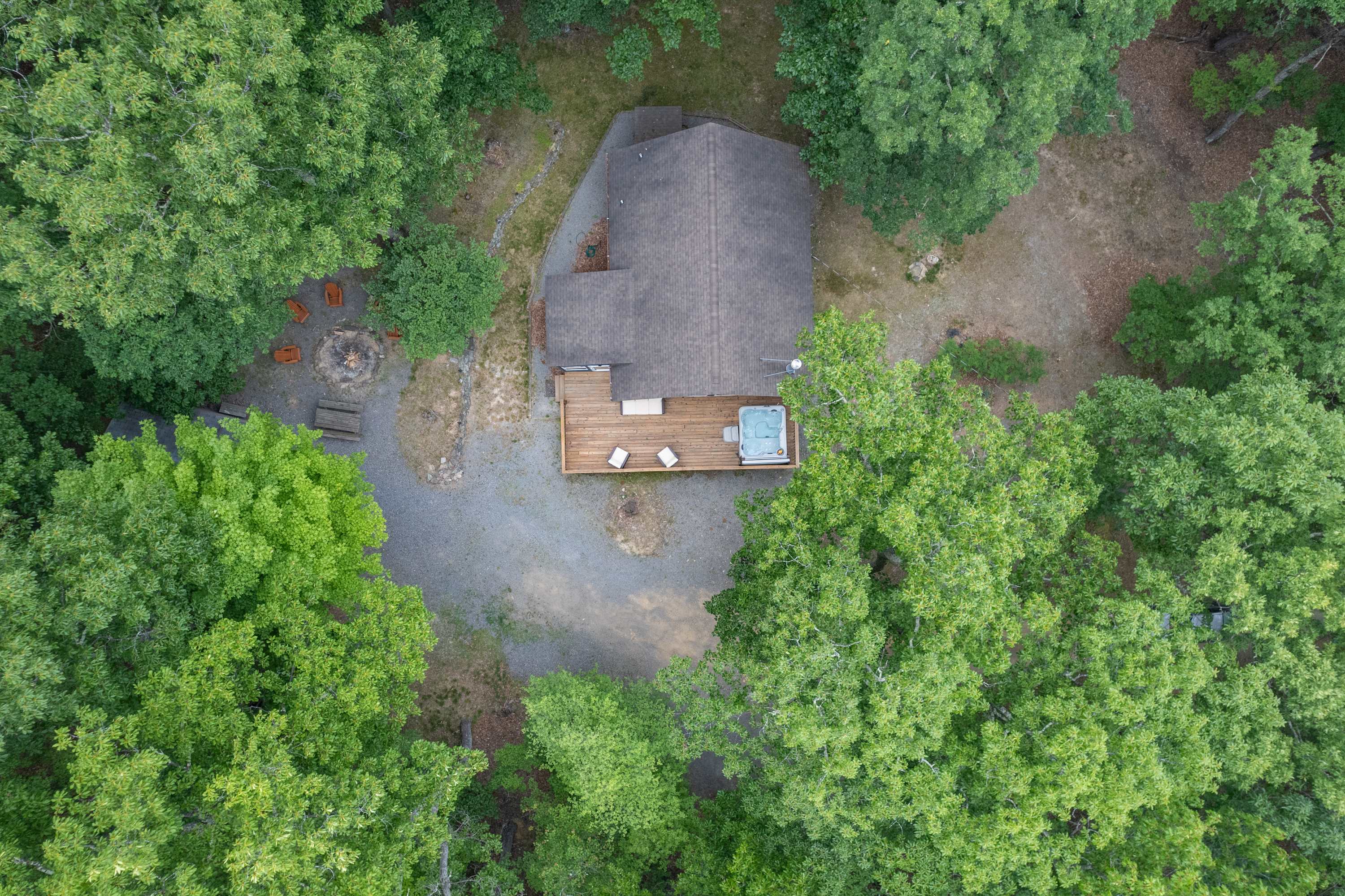 Cozy Cabin w/ Hot Tub, Fire Pit & Loft Getaway
