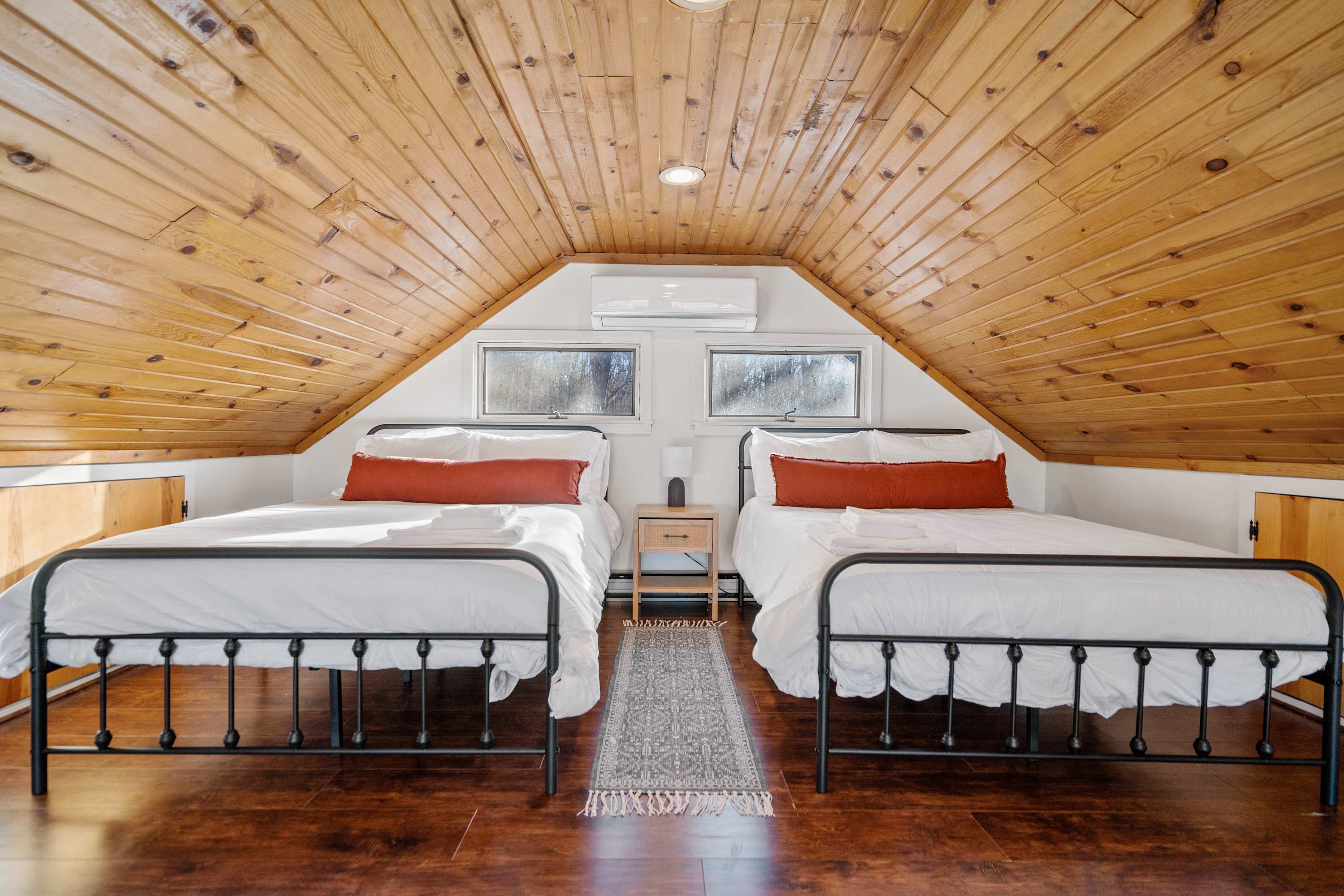 Cozy Cabin w/ Hot Tub, Fire Pit & Loft Getaway