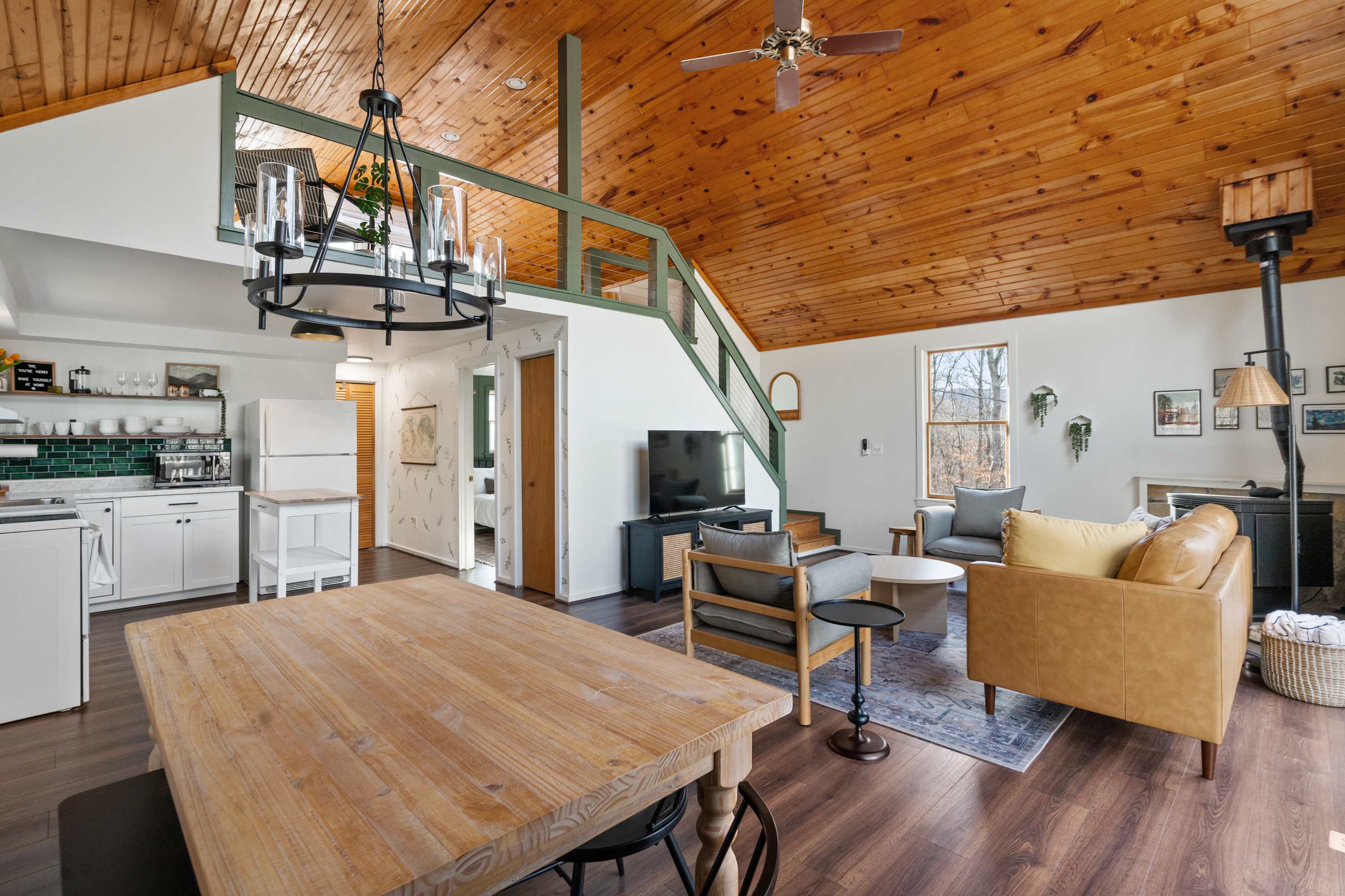 Cozy Cabin w/ Hot Tub, Fire Pit & Loft Getaway