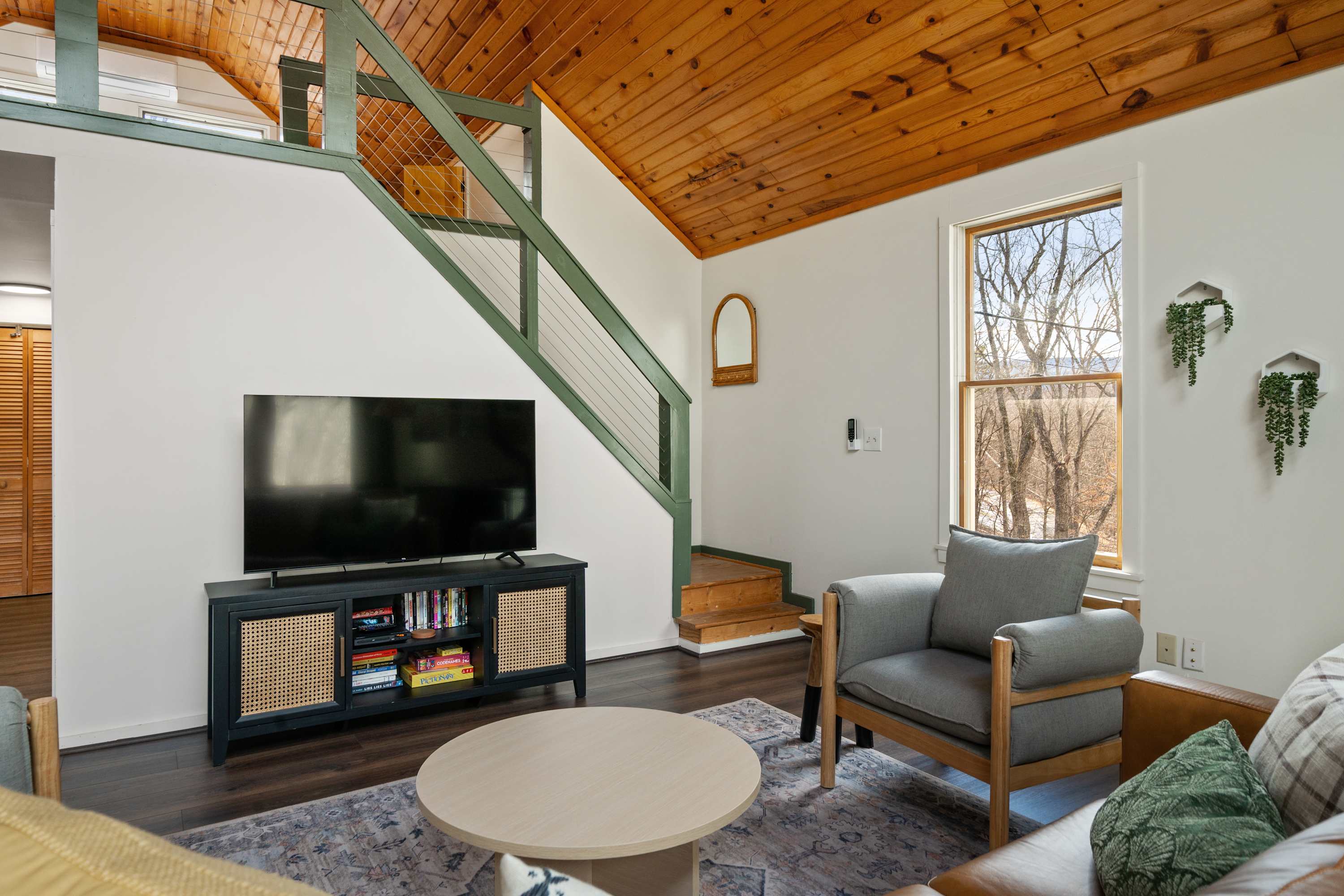 Cozy Cabin w/ Hot Tub, Fire Pit & Loft Getaway