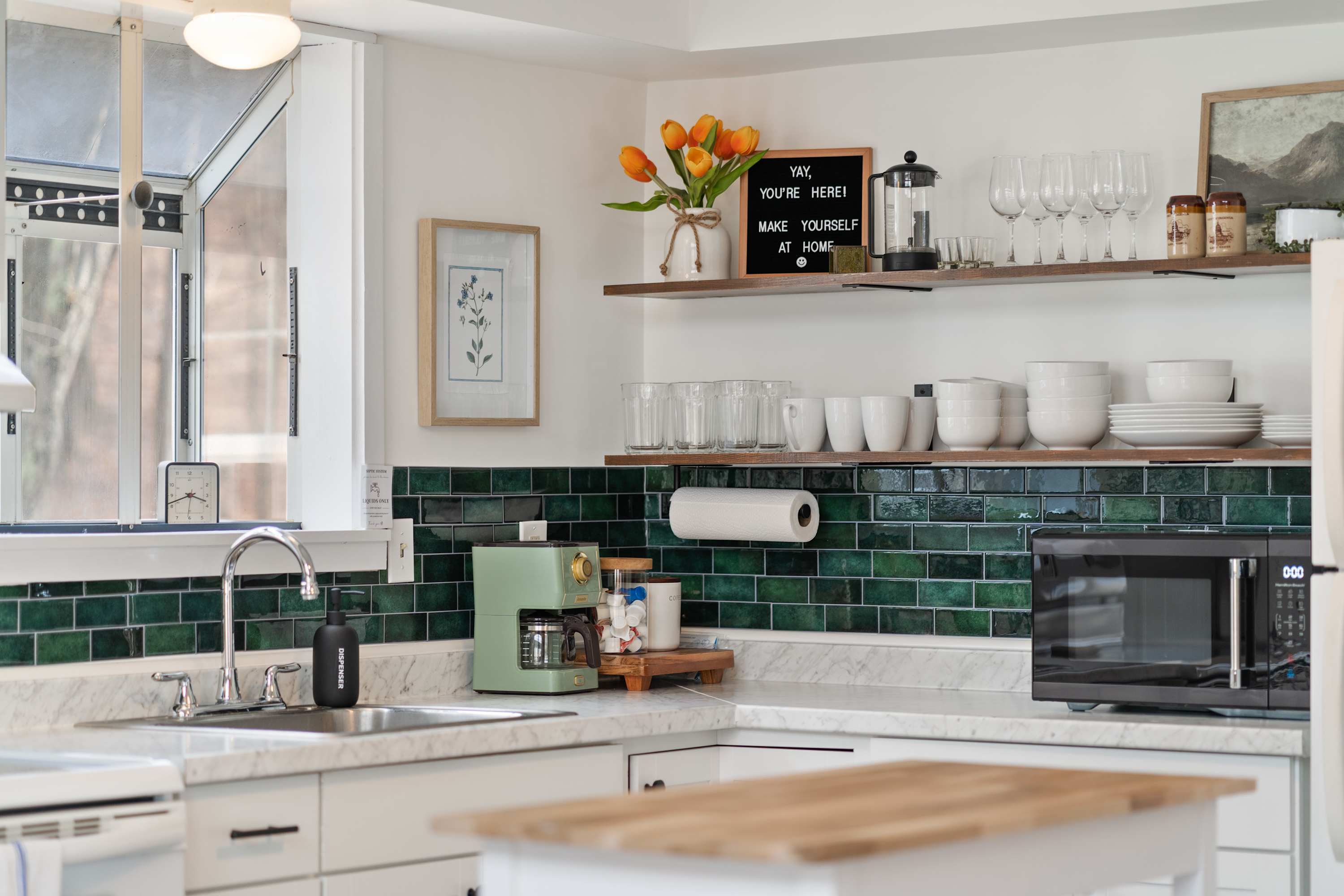 Prepare meals with ease in the fully equipped kitchen