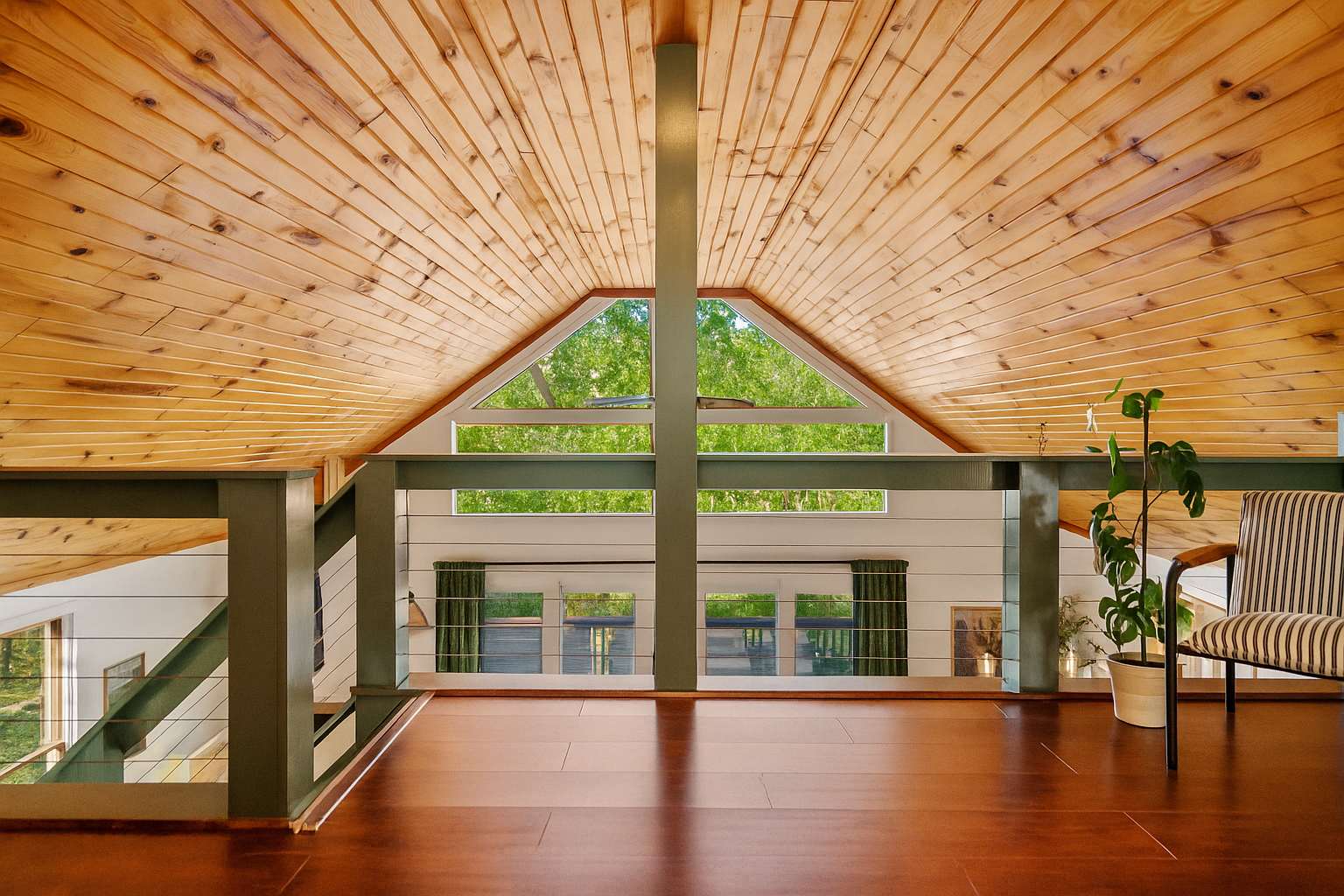 Cozy Cabin w/ Hot Tub, Fire Pit & Loft Getaway