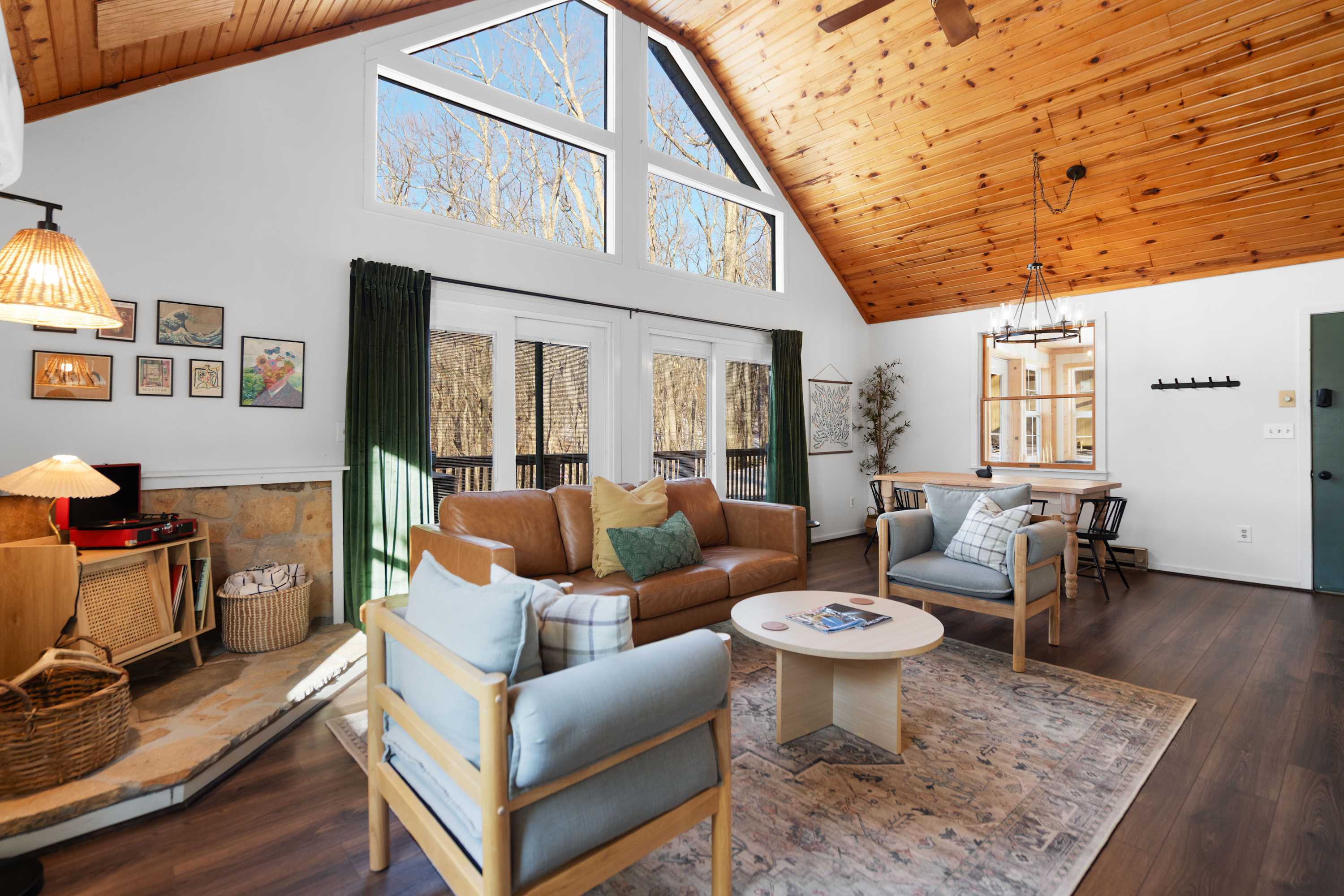 Cozy Cabin w/ Hot Tub, Fire Pit & Loft Getaway