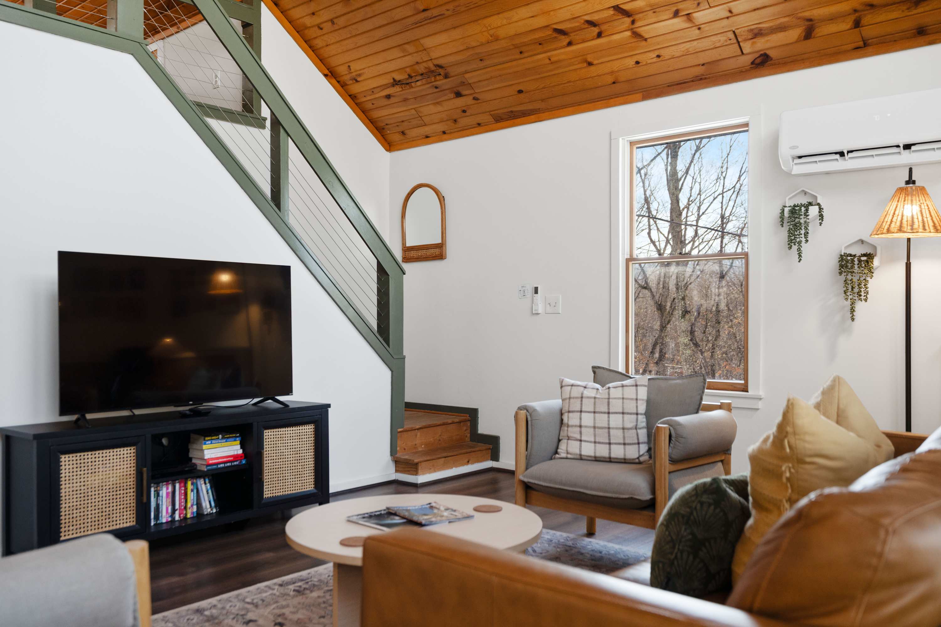 Cozy Cabin w/ Hot Tub, Fire Pit & Loft Getaway