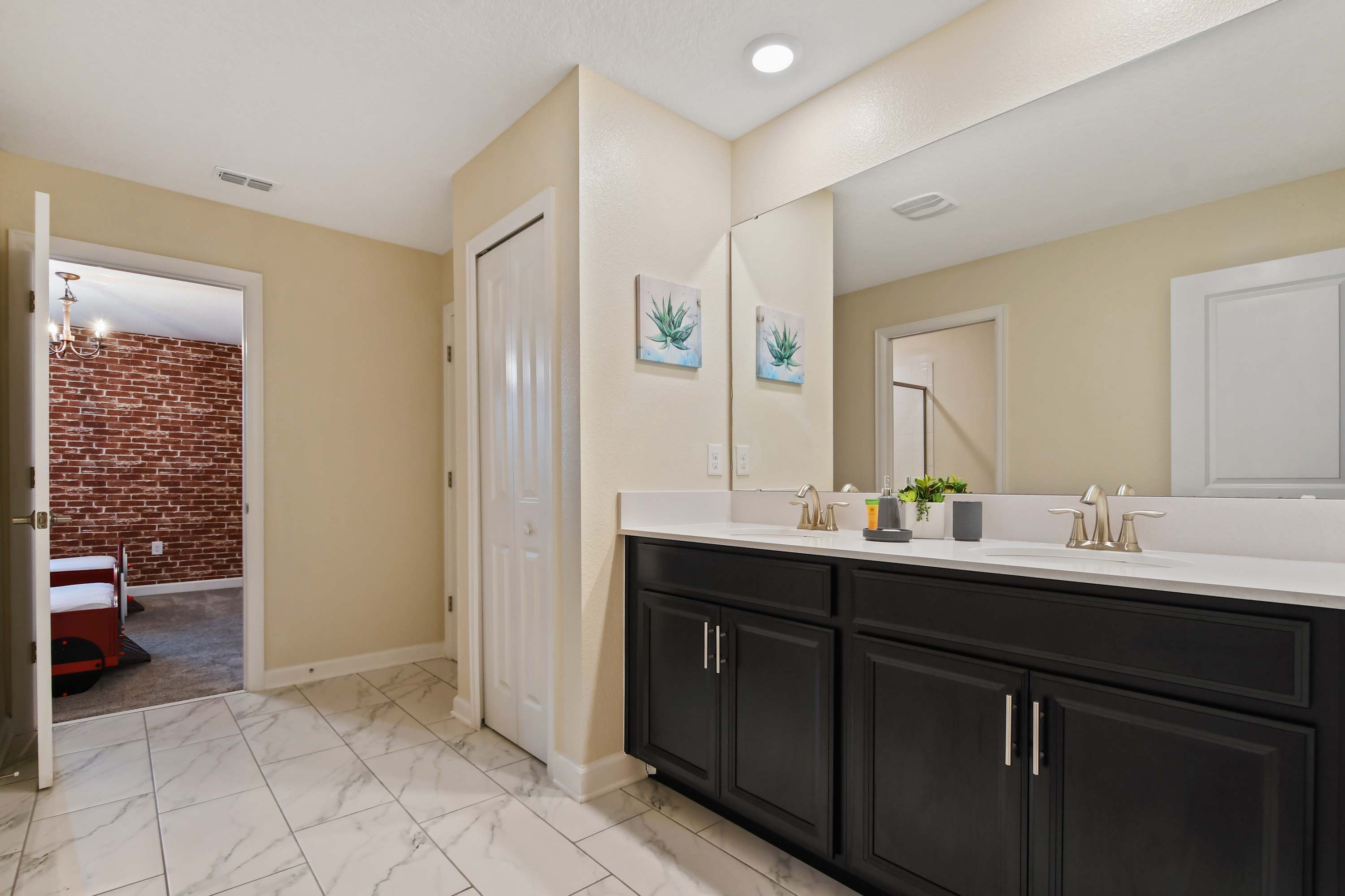 1BR Steps to Beach, Prime Cocoa Beach Location