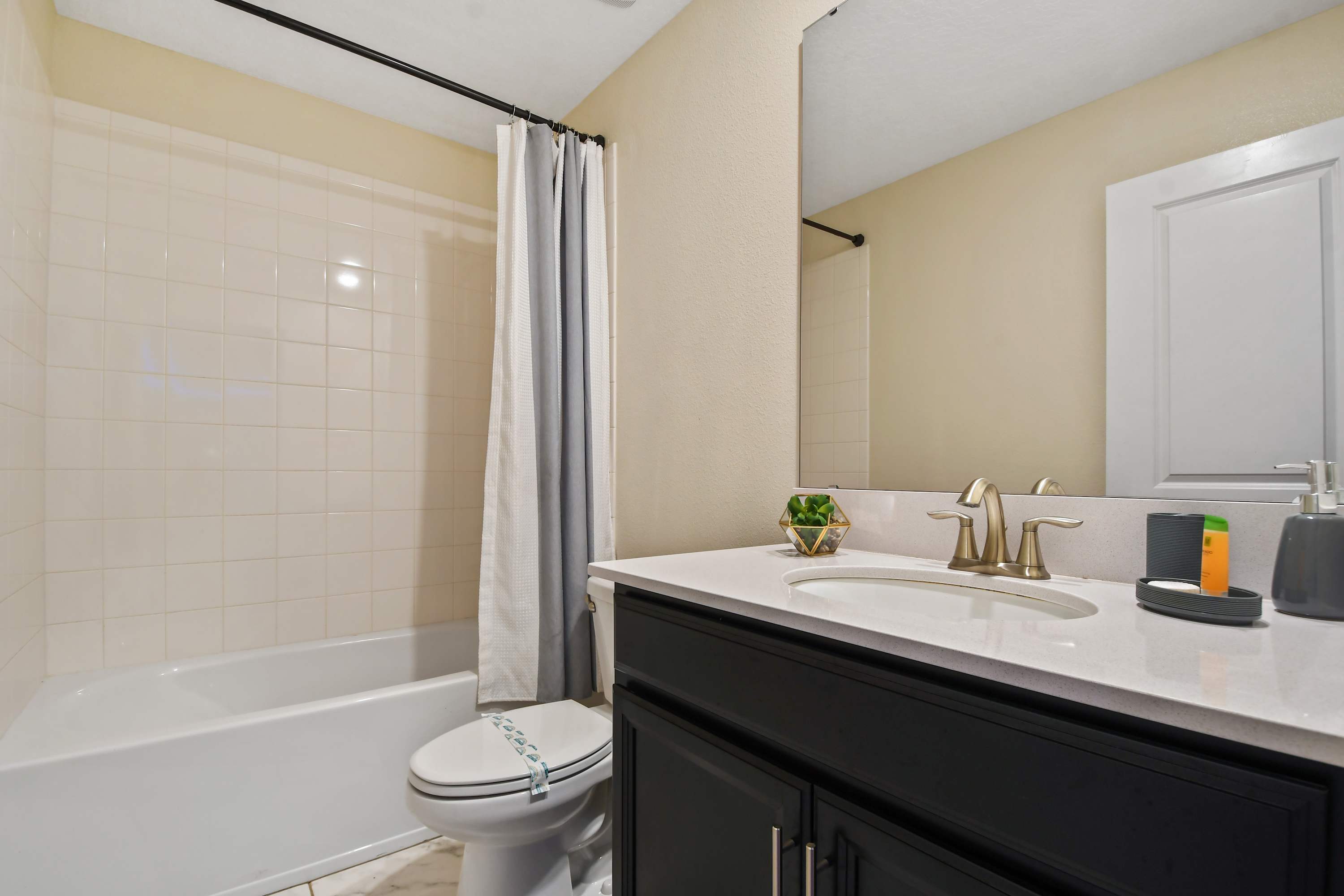 1BR Steps to Beach, Prime Cocoa Beach Location