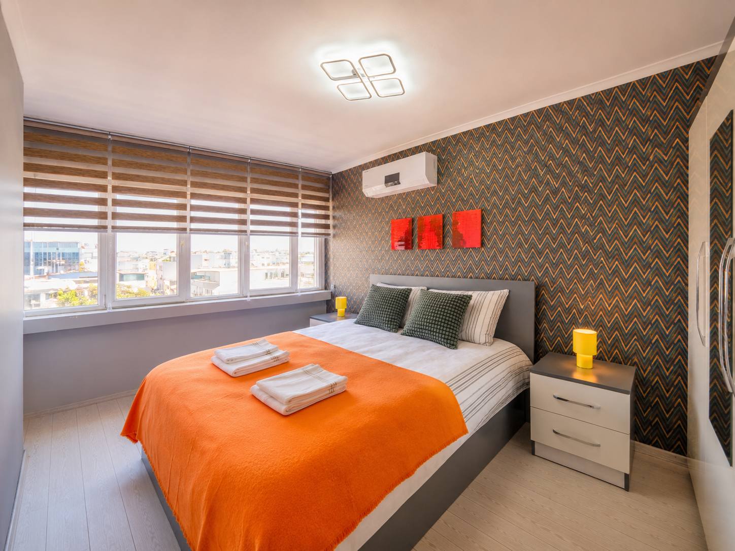 Bright Yellow Flat Near Beach Old Town Free Wifi image 3