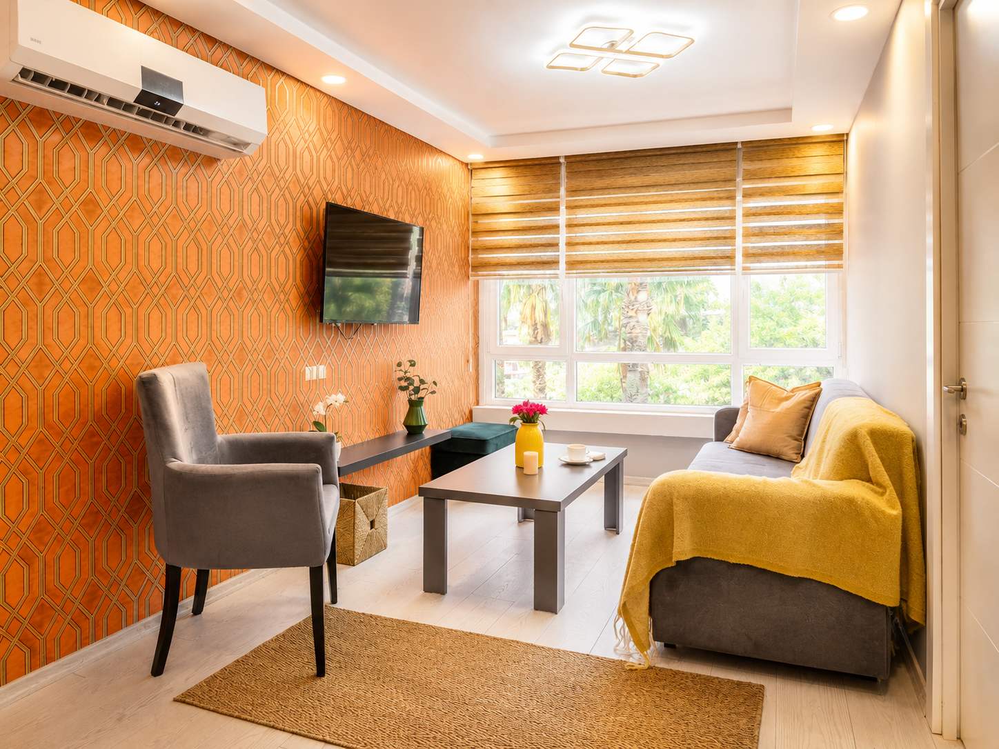 Bright Yellow Flat Near Beach Old Town Free Wifi