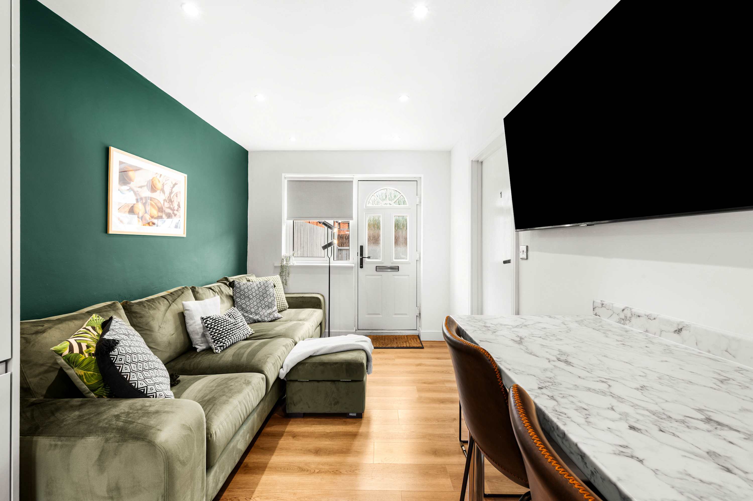 4Bed Salford Quays | Sleeps 8 | 2 Ensuites|Parking in Crowther Avenue 7 M5 3JU - Property image 7 - VivreStays