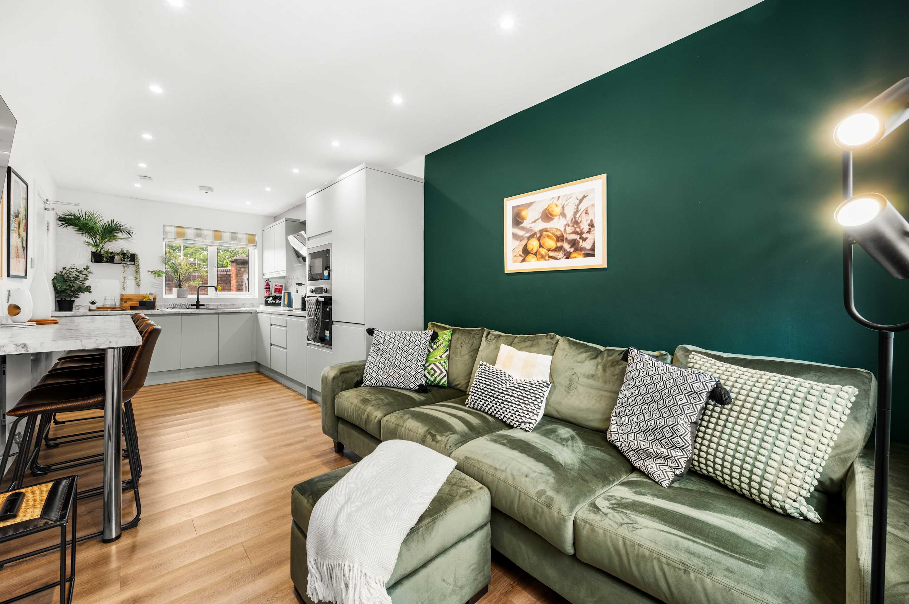 4Bed Salford Quays | Sleeps 8 | 2 Ensuites|Parking serviced apartment - Salford - VivreStays