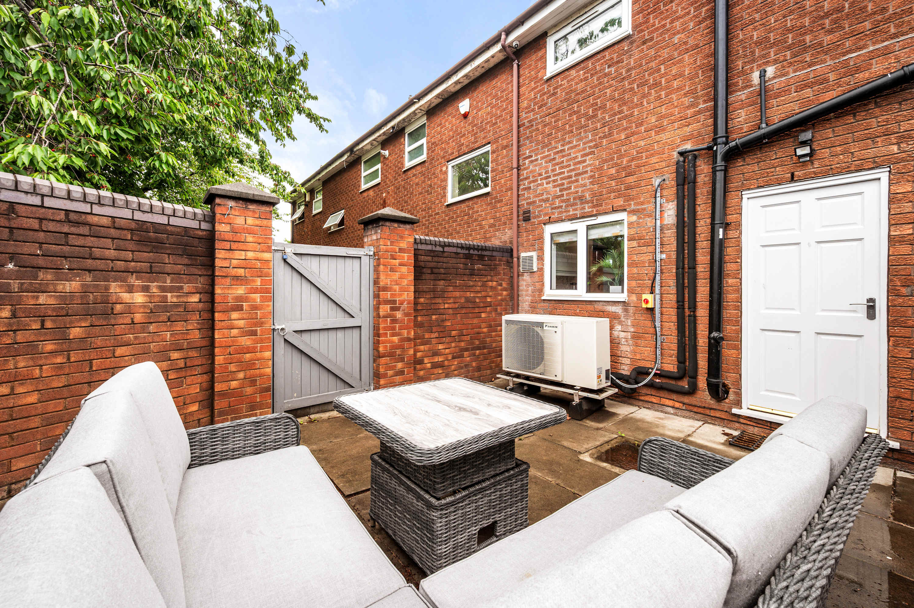 4Bed Salford Quays | Sleeps 8 | 2 Ensuites|Parking in Crowther Avenue 7 M5 3JU - Property image 60 - VivreStays
