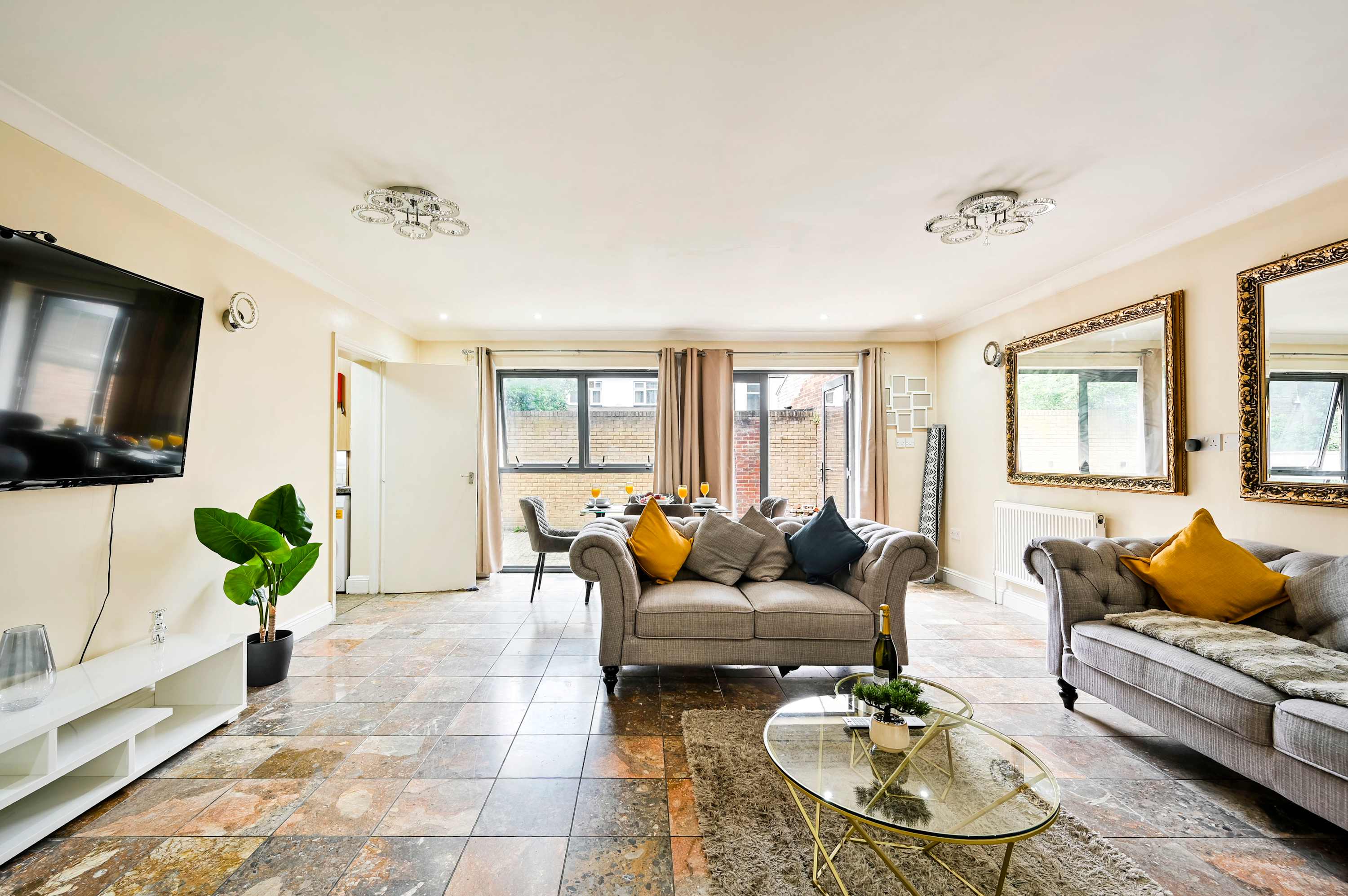 Bright flat, ideal for contractors, sleeps 5! — London, England — vacation rental