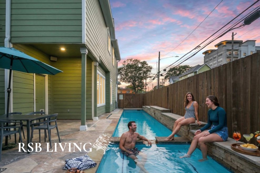 Tranquil Pool And Outdoor Dining - Charming Family Oasis - Houston, TX
