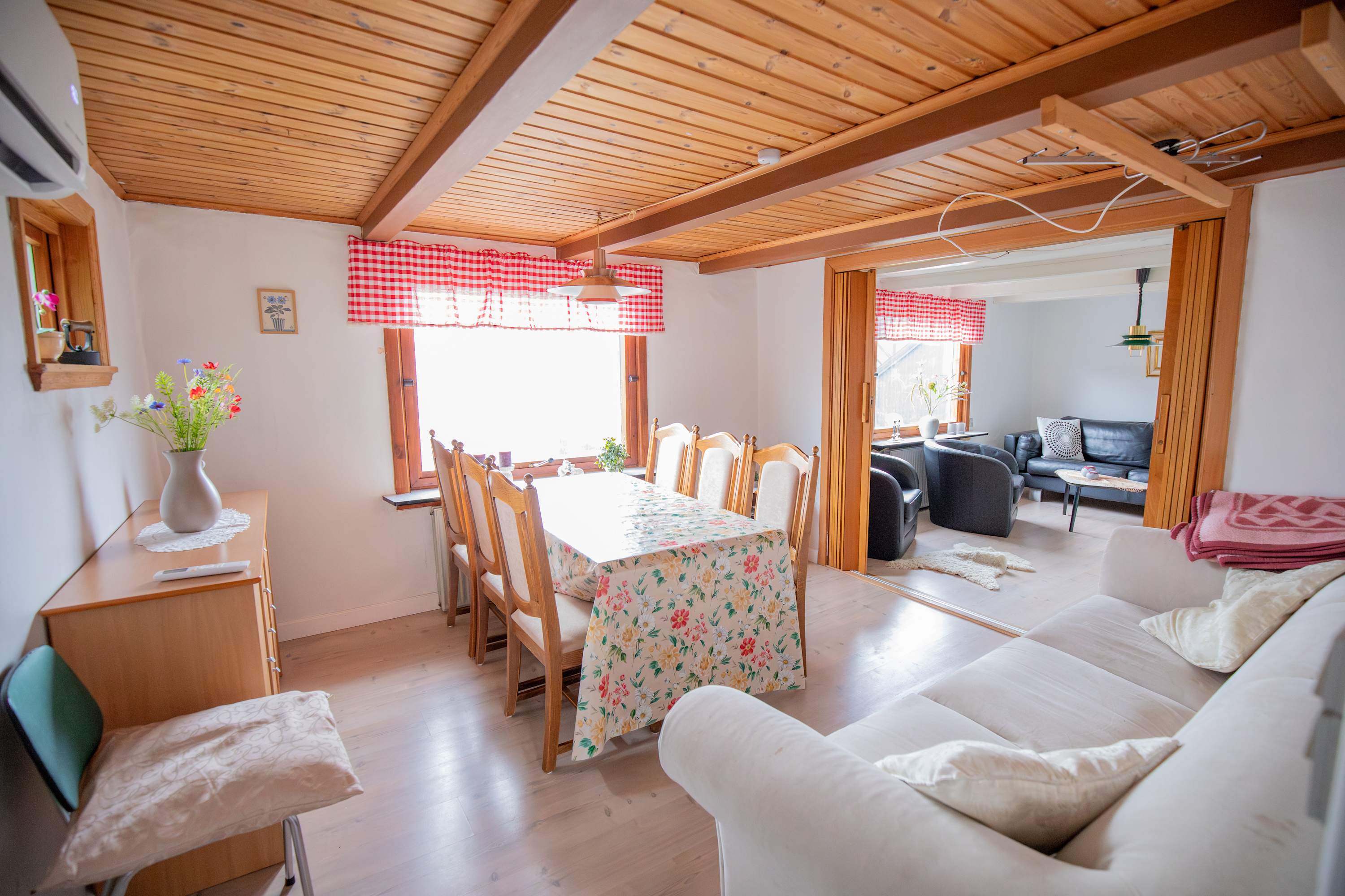 Charming Home in Sandavagur Near the Airport