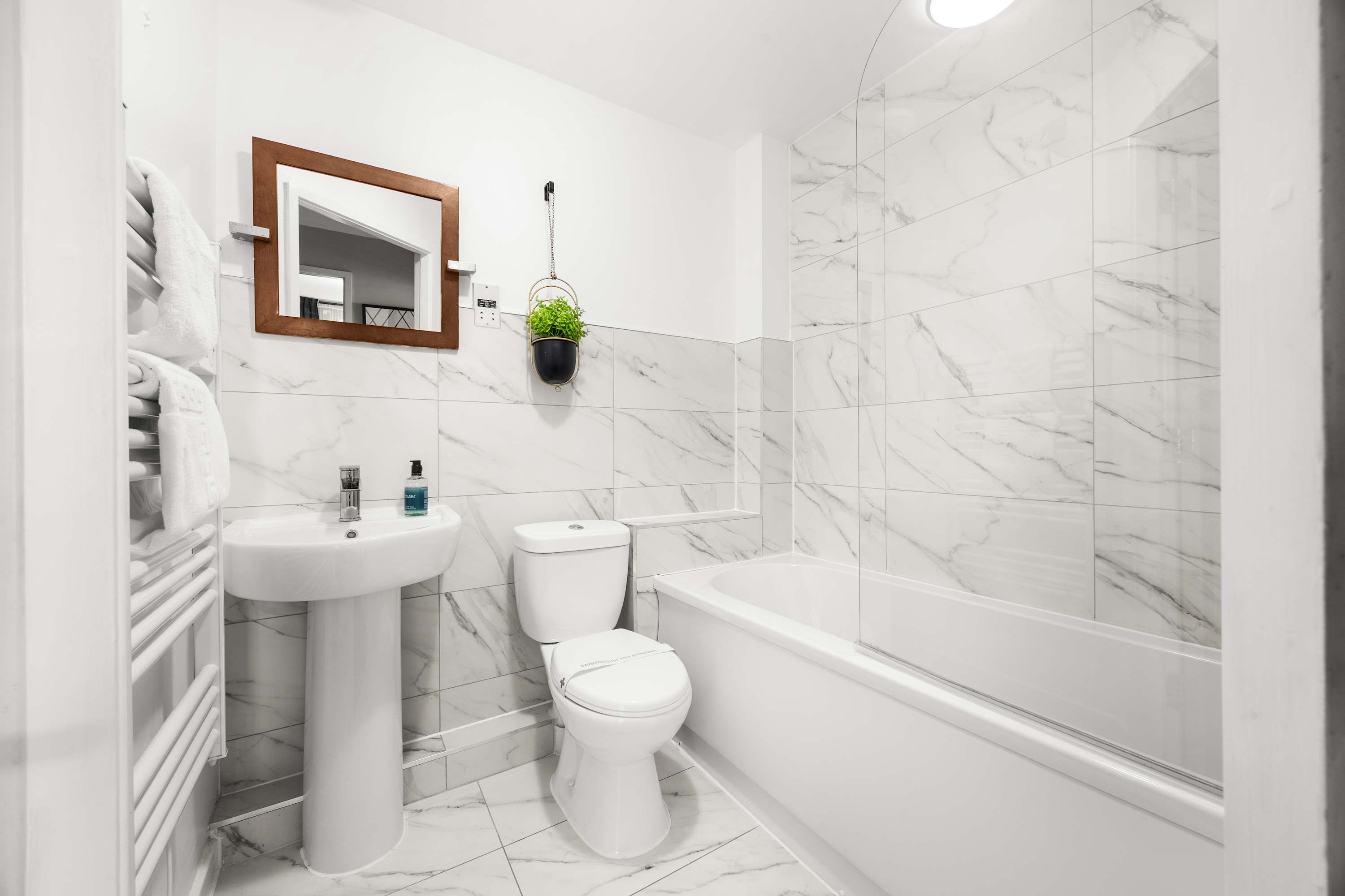 Urban Chic 2-BR Flat Trafford Centre– Free Parking in Forebay Drive M44 6RT - Property image 43 - VivreStays