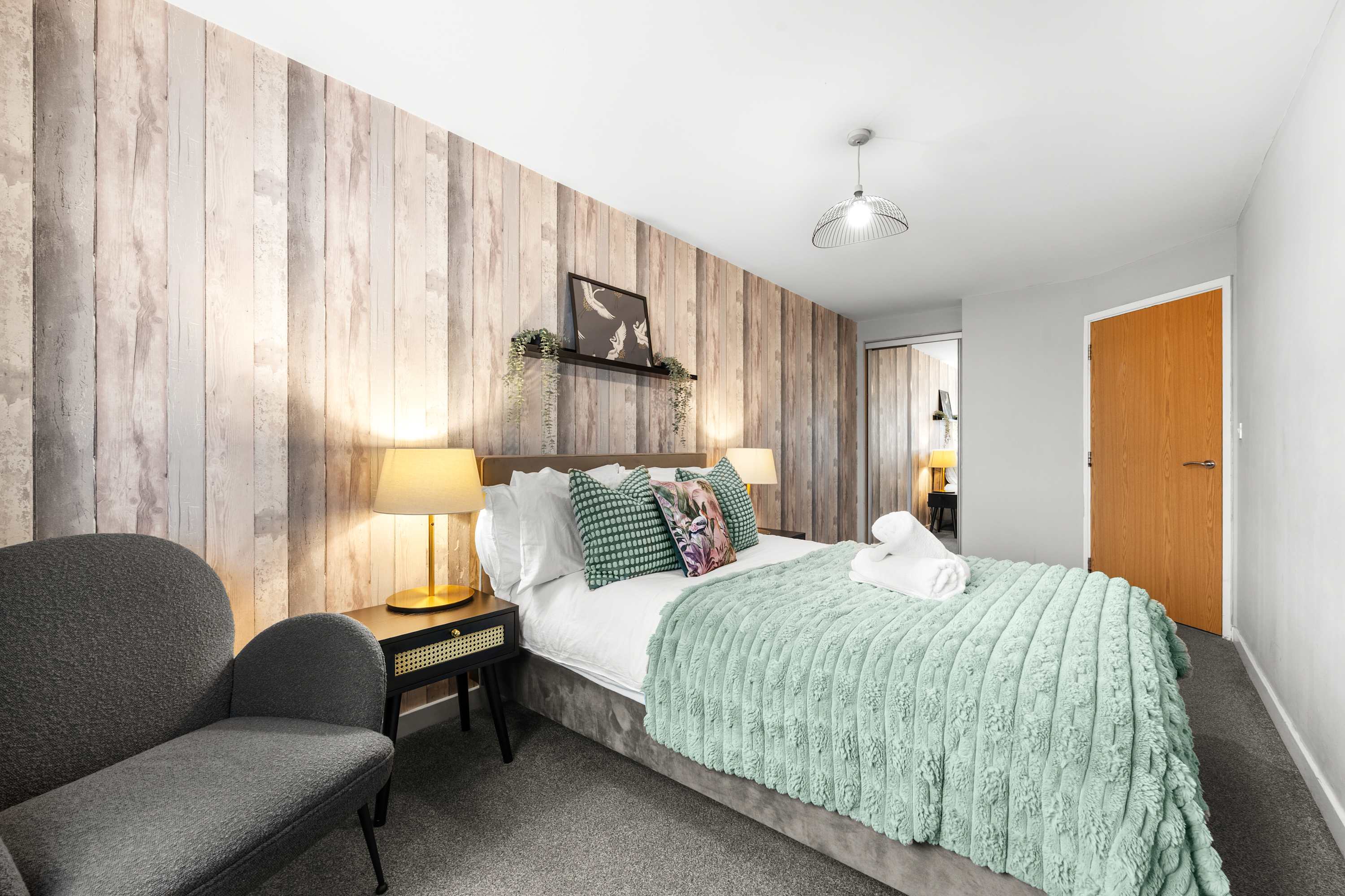 Urban Chic 2-BR Flat Trafford Centre– Free Parking in Forebay Drive M44 6RT - Property image 3 - VivreStays