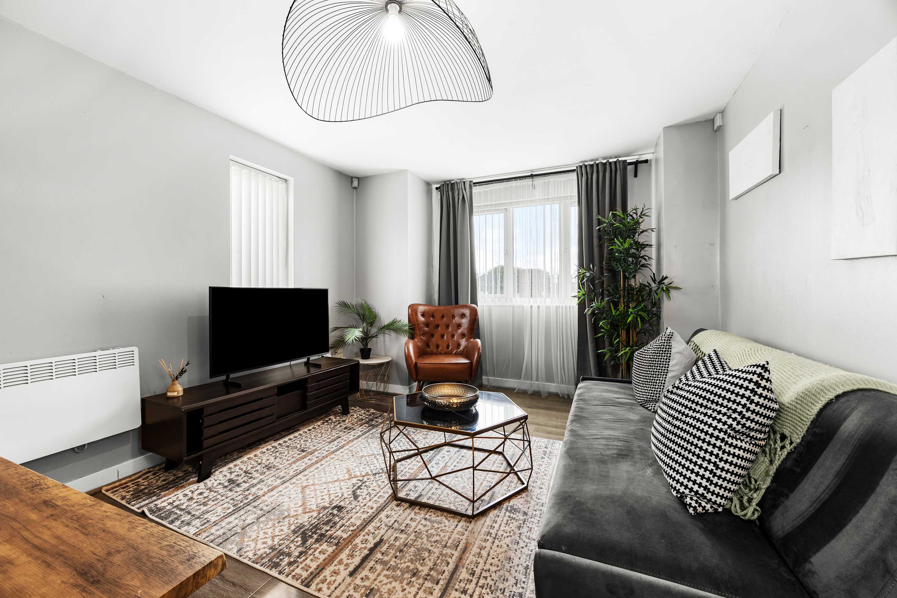 Urban Chic 2-BR Flat Trafford Centre– Free Parking in Forebay Drive M44 6RT - Property image 4 - VivreStays