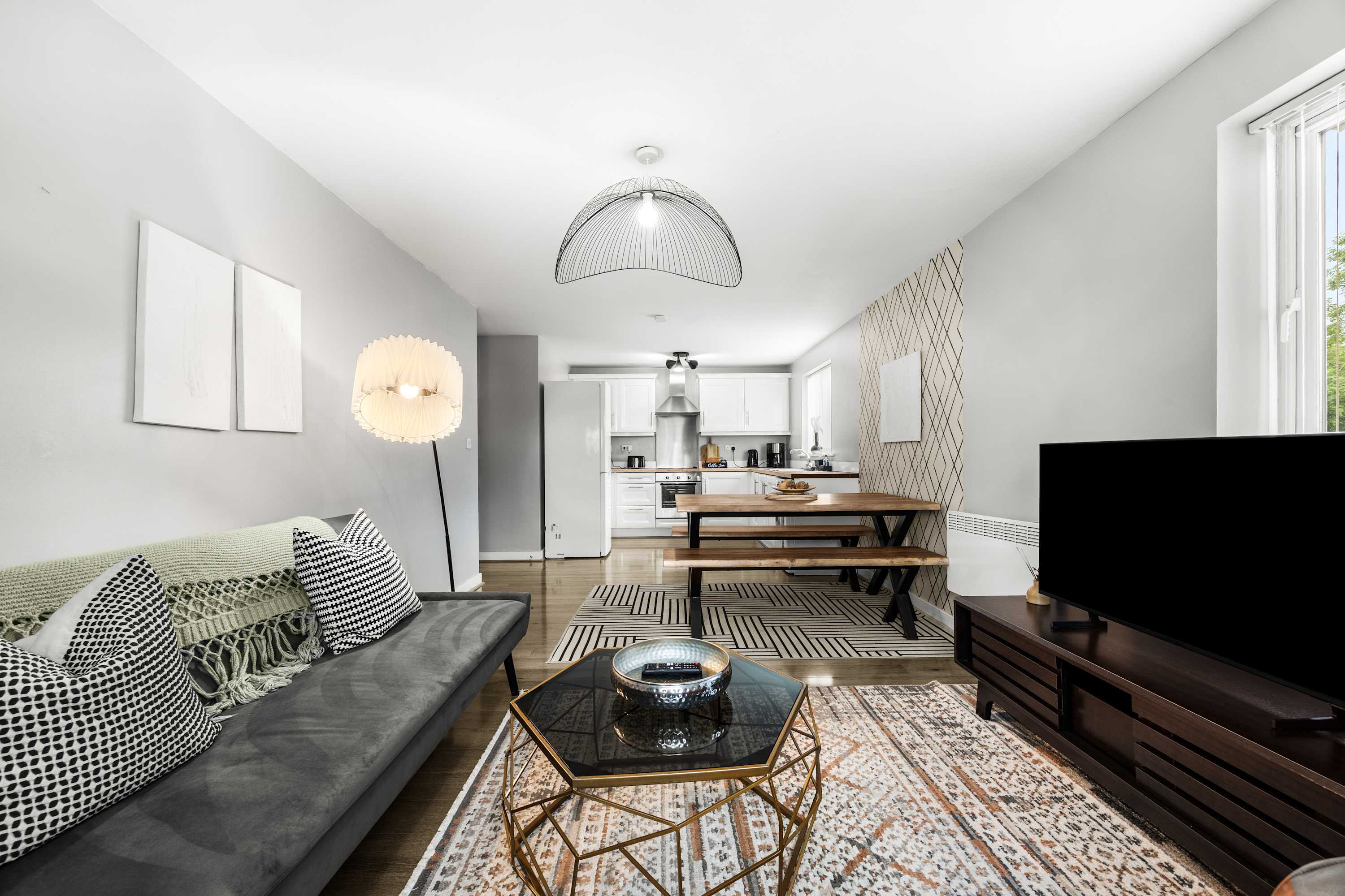Urban Chic 2-BR Flat Trafford Centre– Free Parking in Forebay Drive M44 6RT - Property image 2 - VivreStays