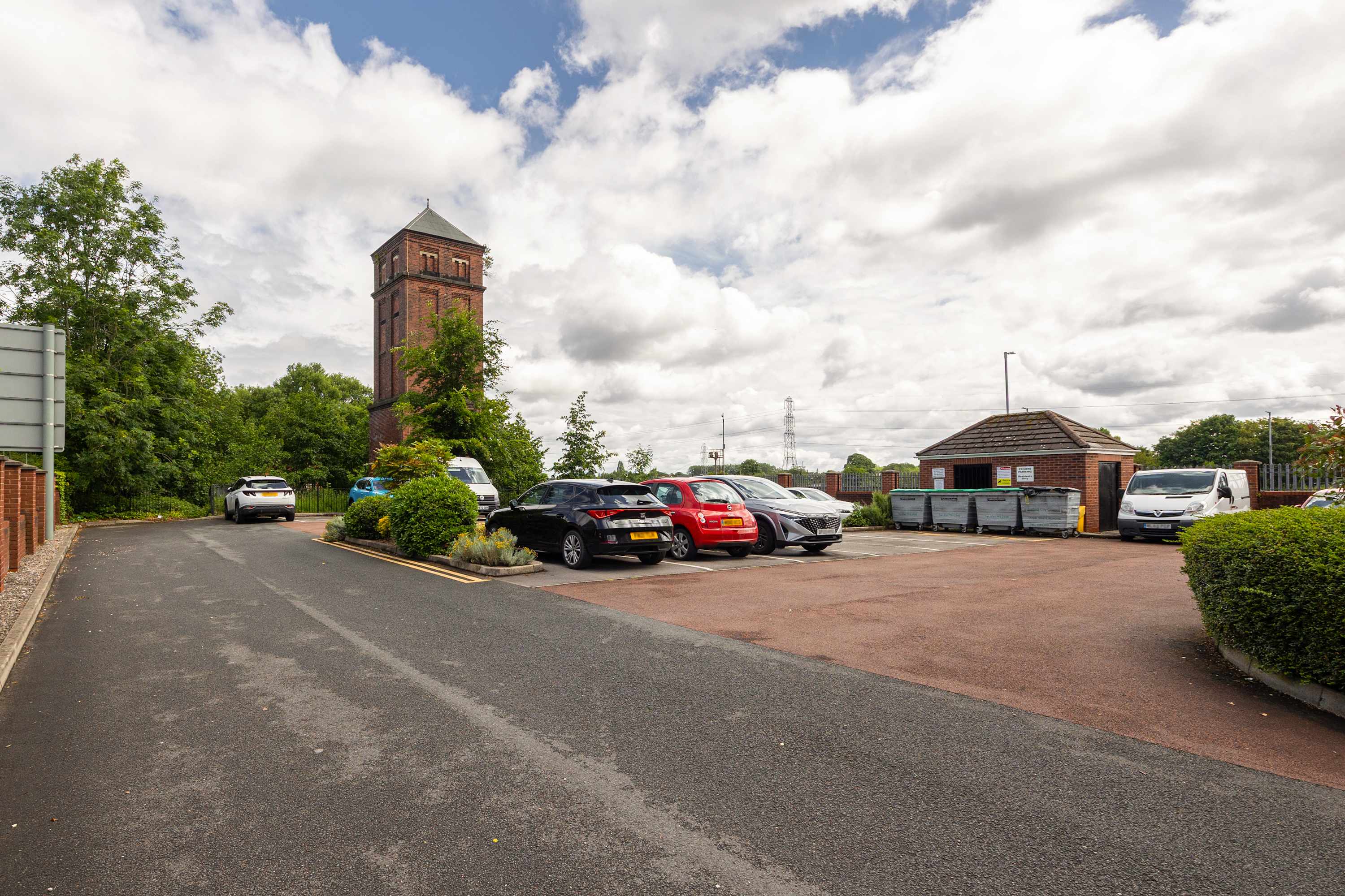 Urban Chic 2-BR Flat Trafford Centre– Free Parking in Forebay Drive M44 6RT - Property image 70 - VivreStays