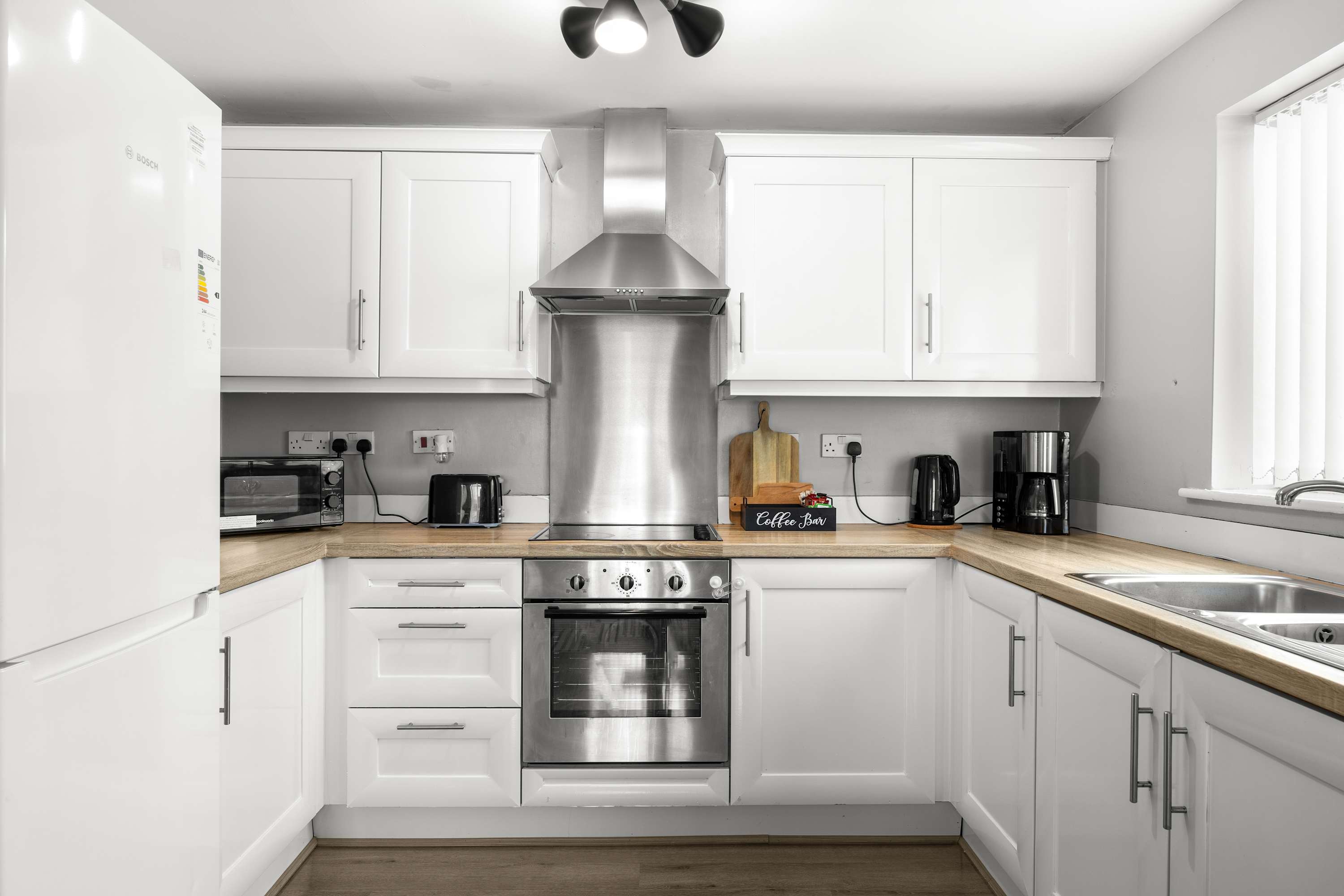Urban Chic 2-BR Flat Trafford Centre– Free Parking in Forebay Drive M44 6RT - Property image 6 - VivreStays