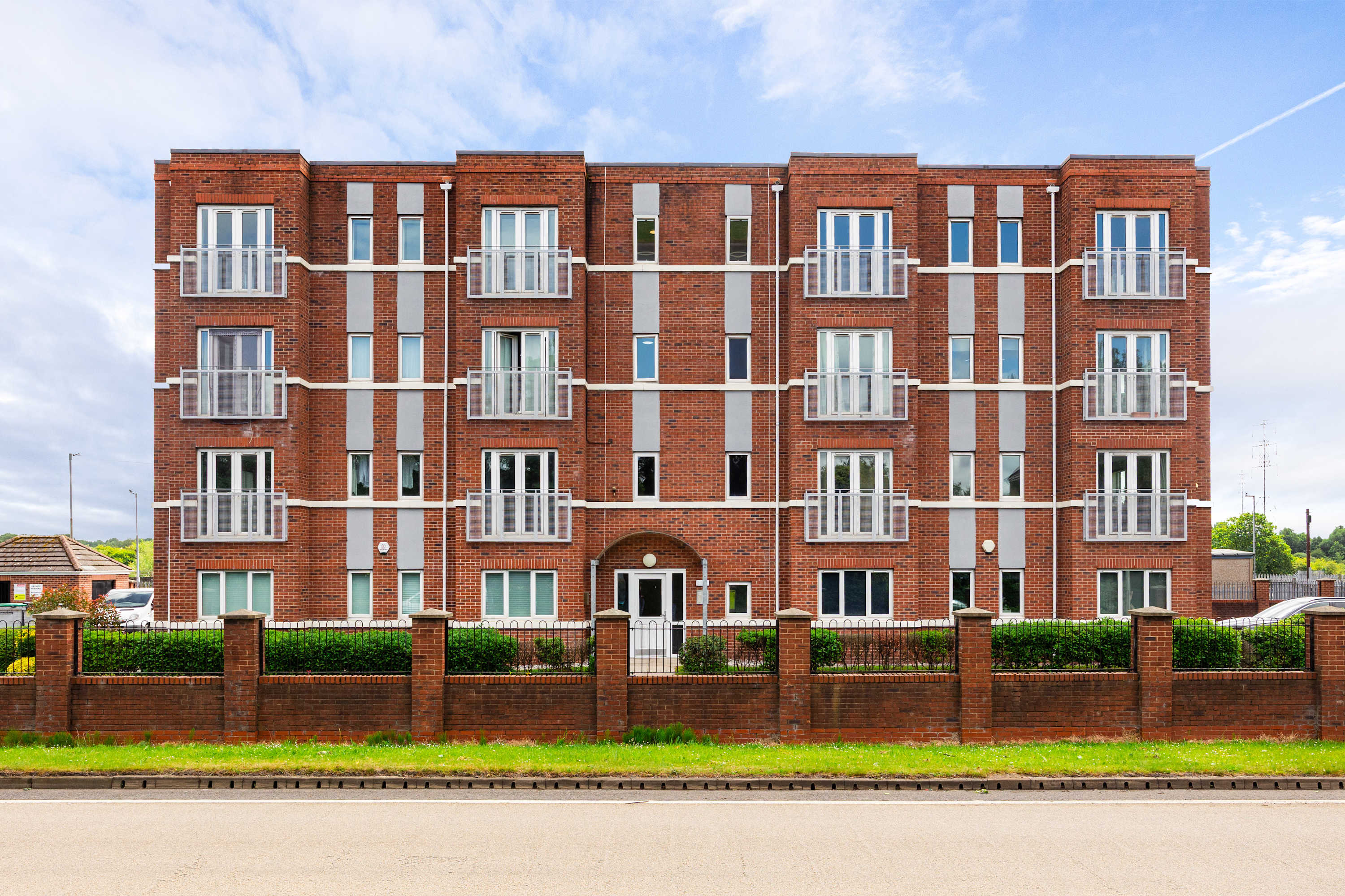 Urban Chic 2-BR Flat Trafford Centre– Free Parking in Forebay Drive M44 6RT - Property image 12 - VivreStays