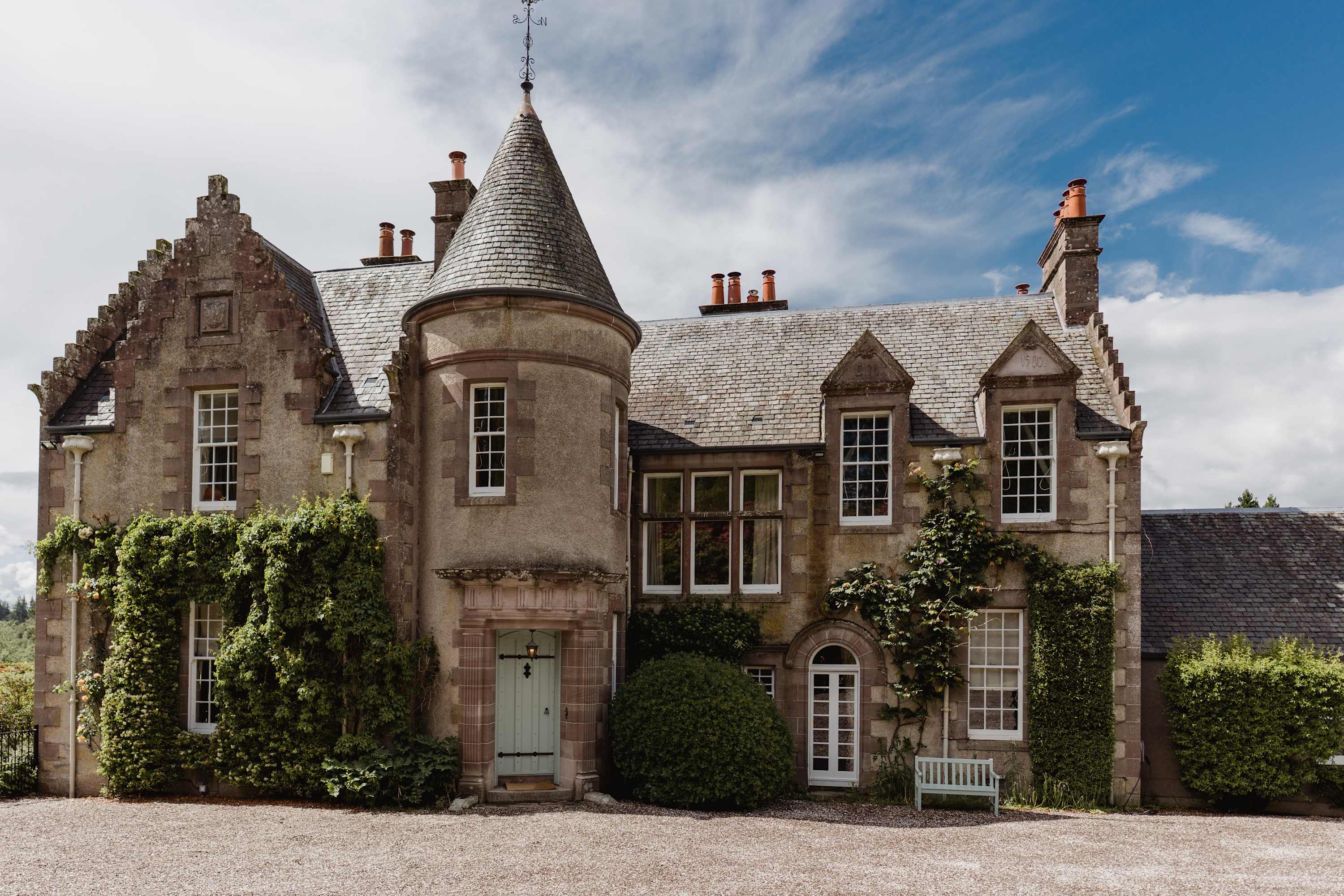 Historic Scottish Mansion with 3 acres & Sauna in Balhomie House, Cargill Perthshire PH2 6DS PH2 6DS - Property image 4 - VivreStays