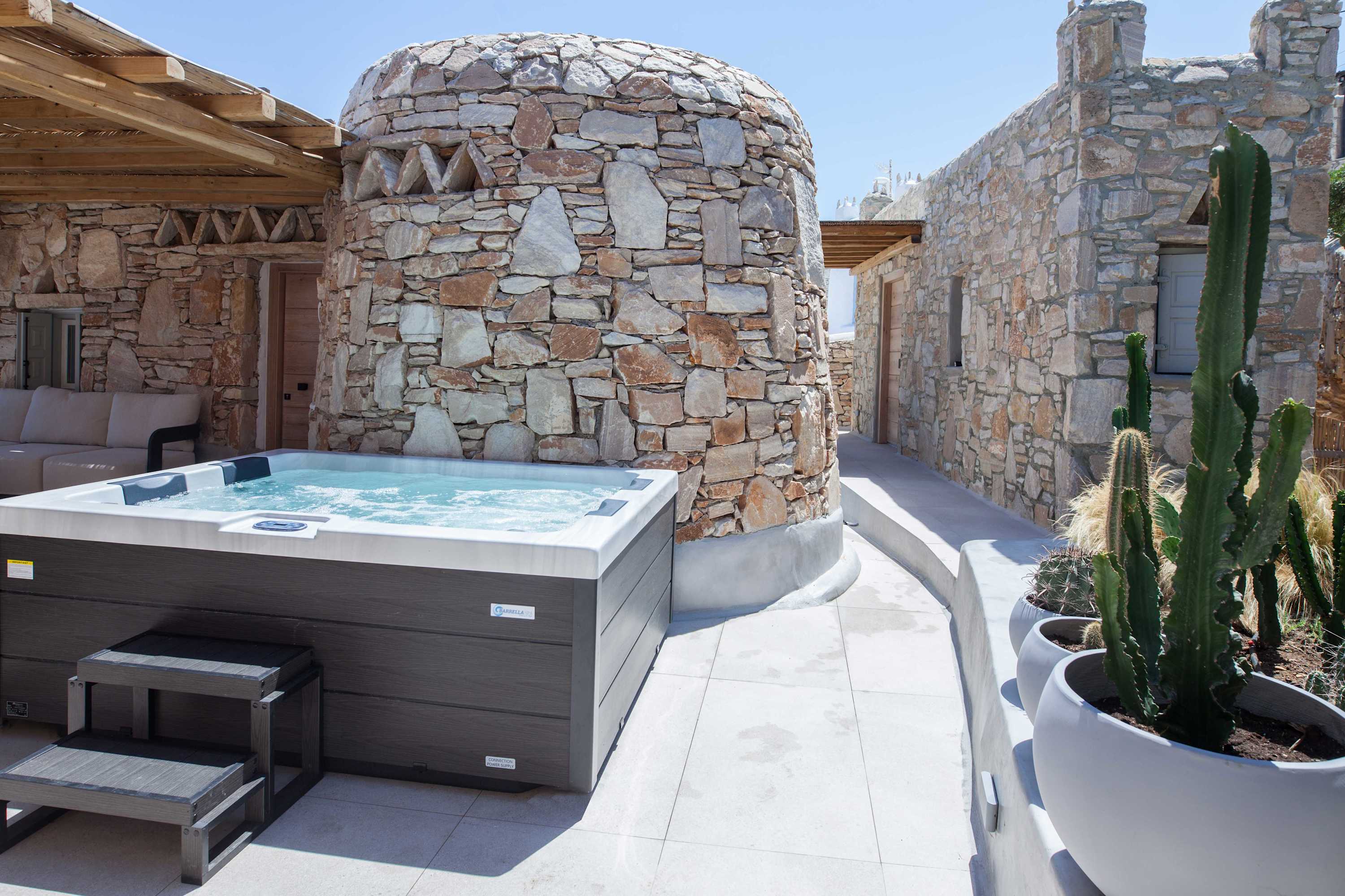 Ultimate Mykonian Retreat w/ Pool Jacuzzi and View in Mykonos — photo 3