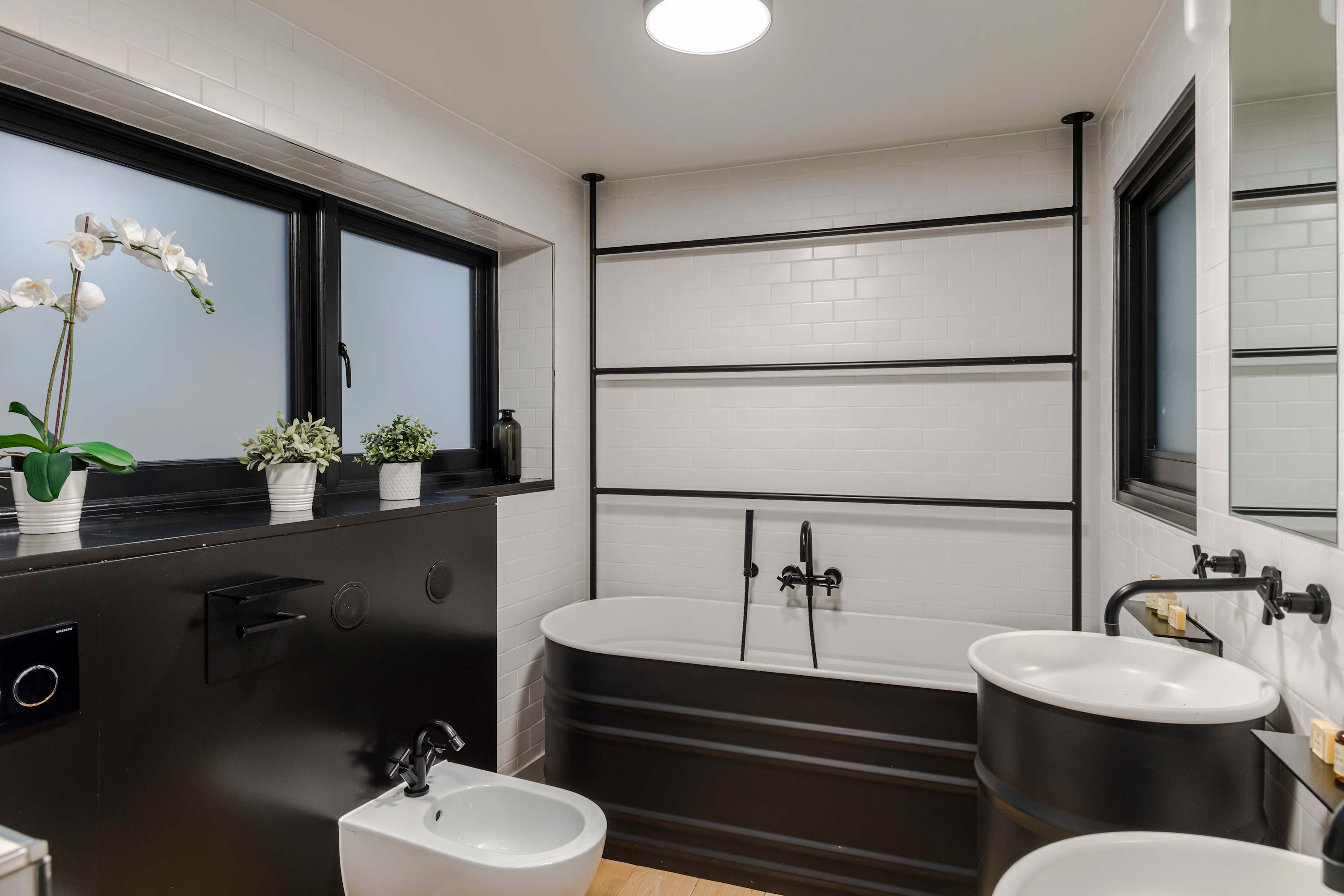 Covent Garden 2-Bed Triplex · Sleeps 6 in Long Acre , 4 WC2E 9LH - Property image 20 - VivreStays