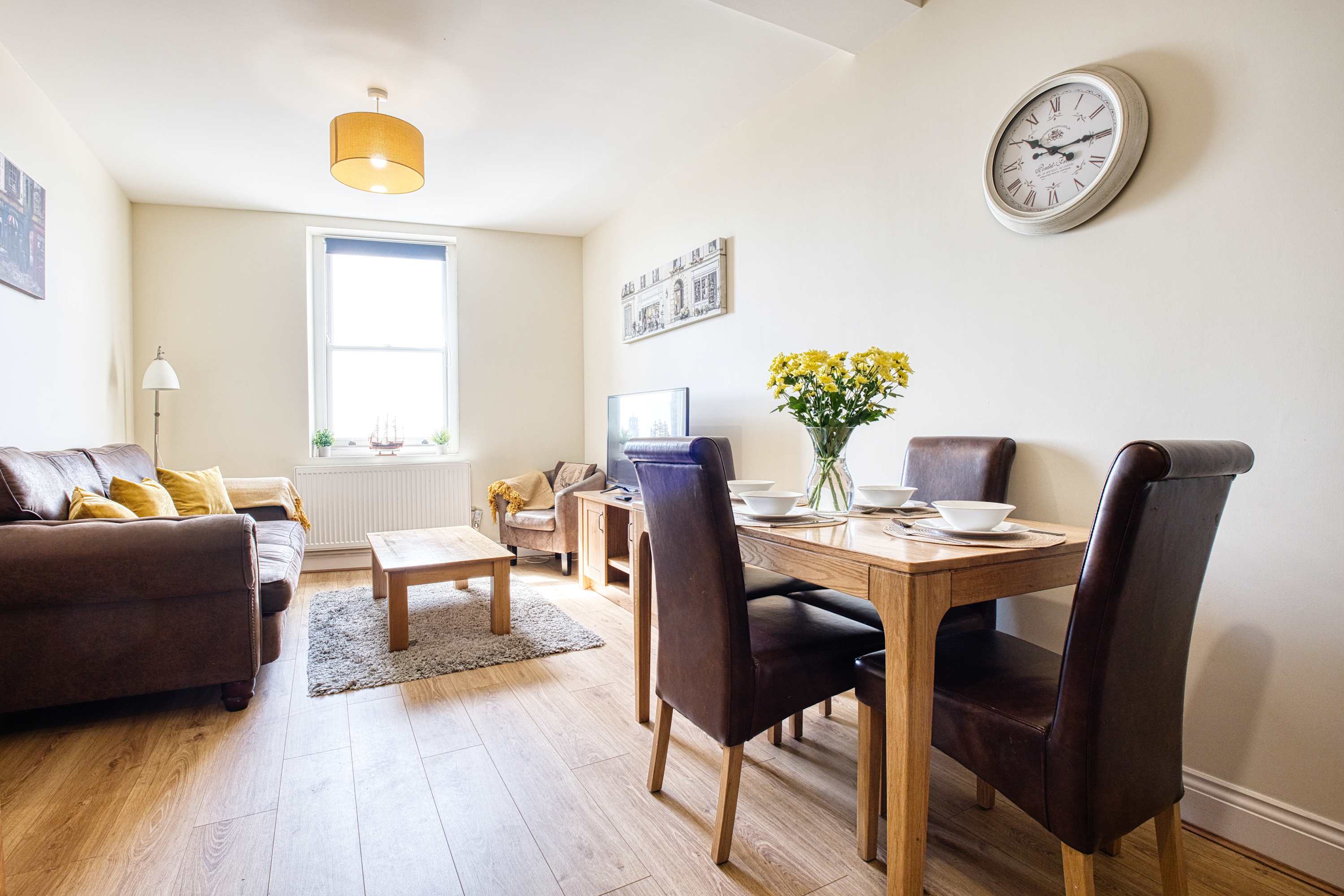 View Harbour View | Central | Iconic View | Coastal Stay in Harbour Parade 49 CT11 8LJ Harbour View | Central | Iconic View | Coastal Stay in Harbour Parade 49 CT11 8LJ - Property image 3 - VivreStays