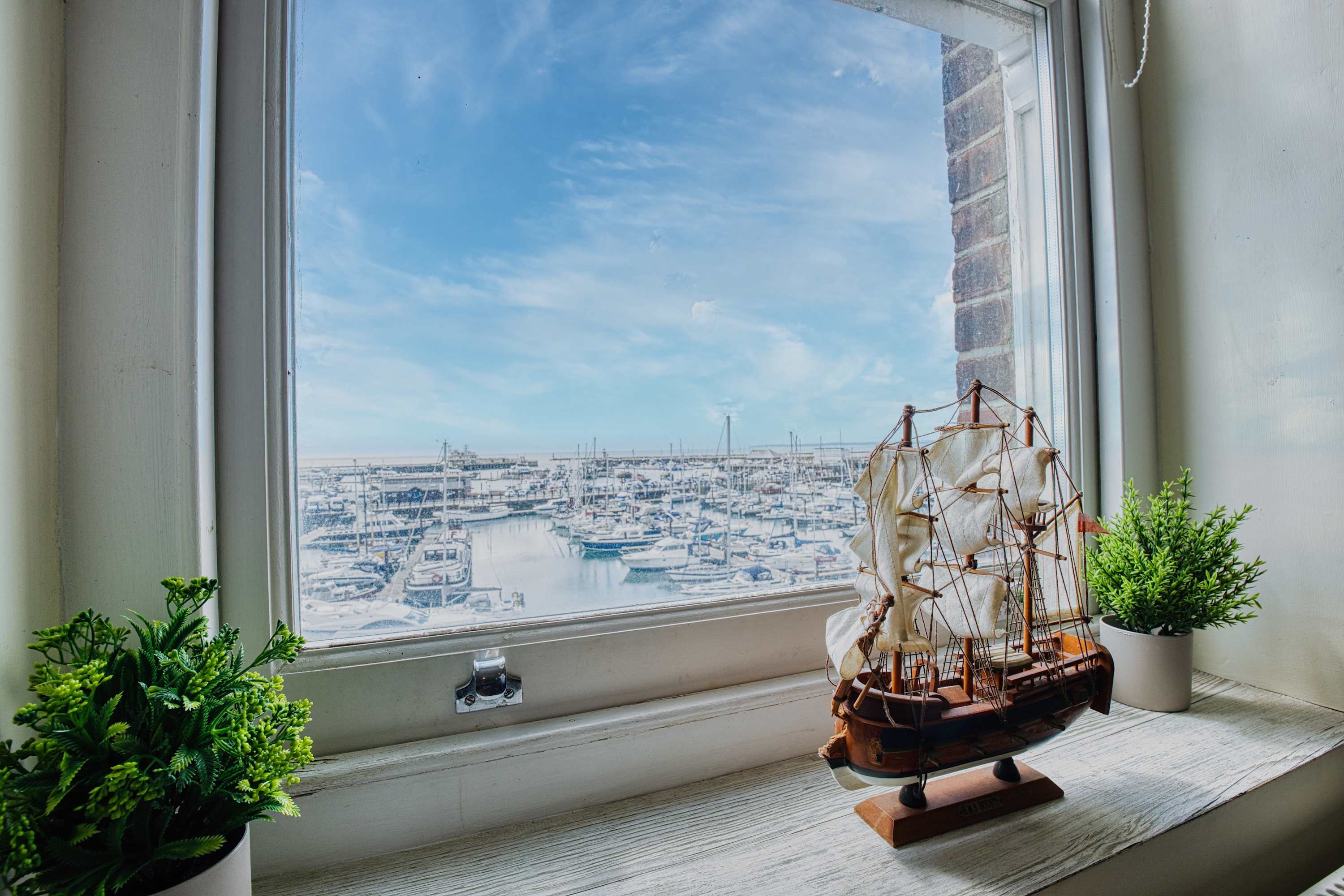 View Harbour View | Central | Iconic View | Coastal Stay in Harbour Parade 49 CT11 8LJ Harbour View | Central | Iconic View | Coastal Stay in Harbour Parade 49 CT11 8LJ - Property image 6 - VivreStays