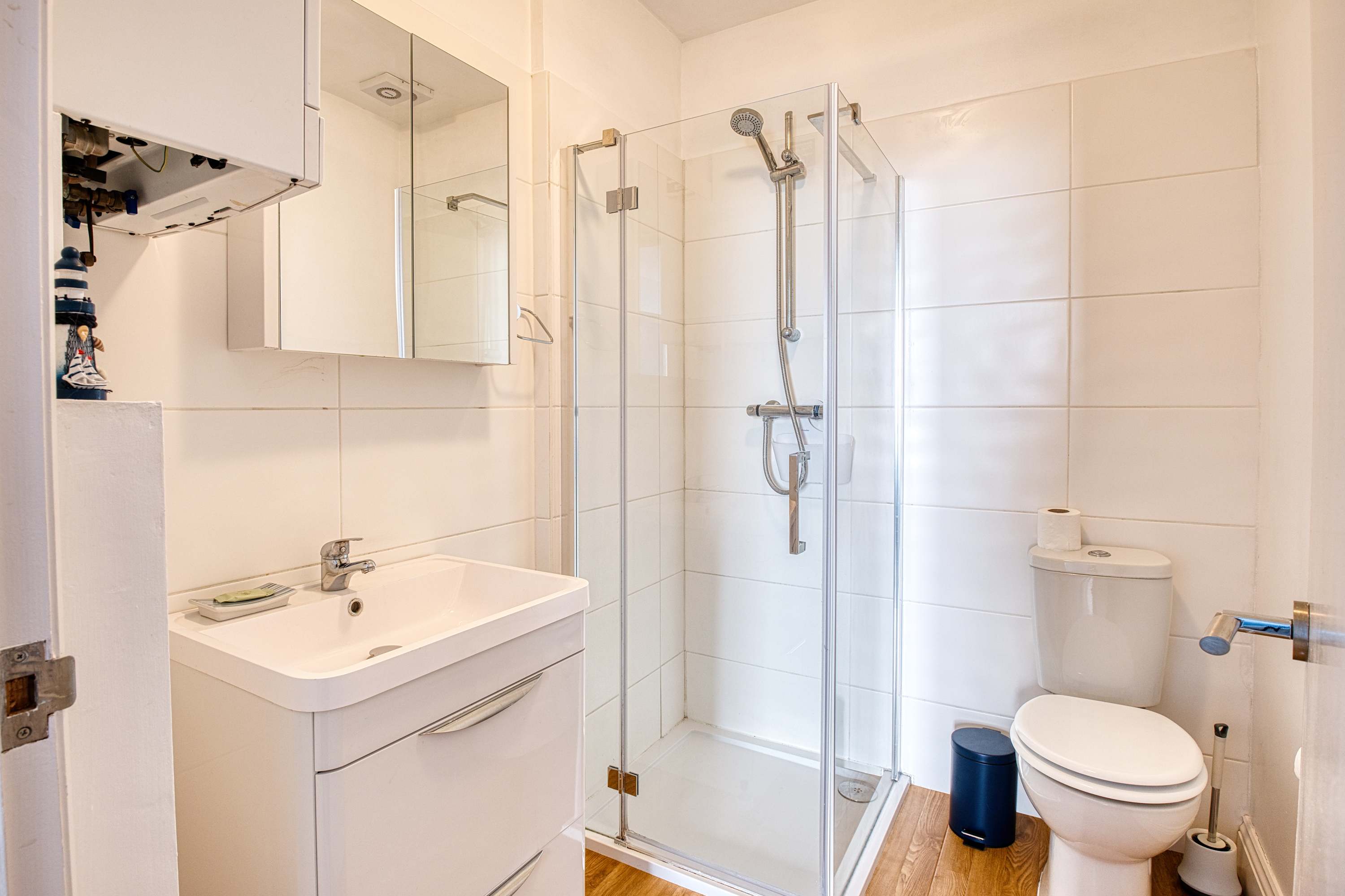 View Harbour View | Central | Iconic View | Coastal Stay in Harbour Parade 49 CT11 8LJ Harbour View | Central | Iconic View | Coastal Stay in Harbour Parade 49 CT11 8LJ - Property image 13 - VivreStays