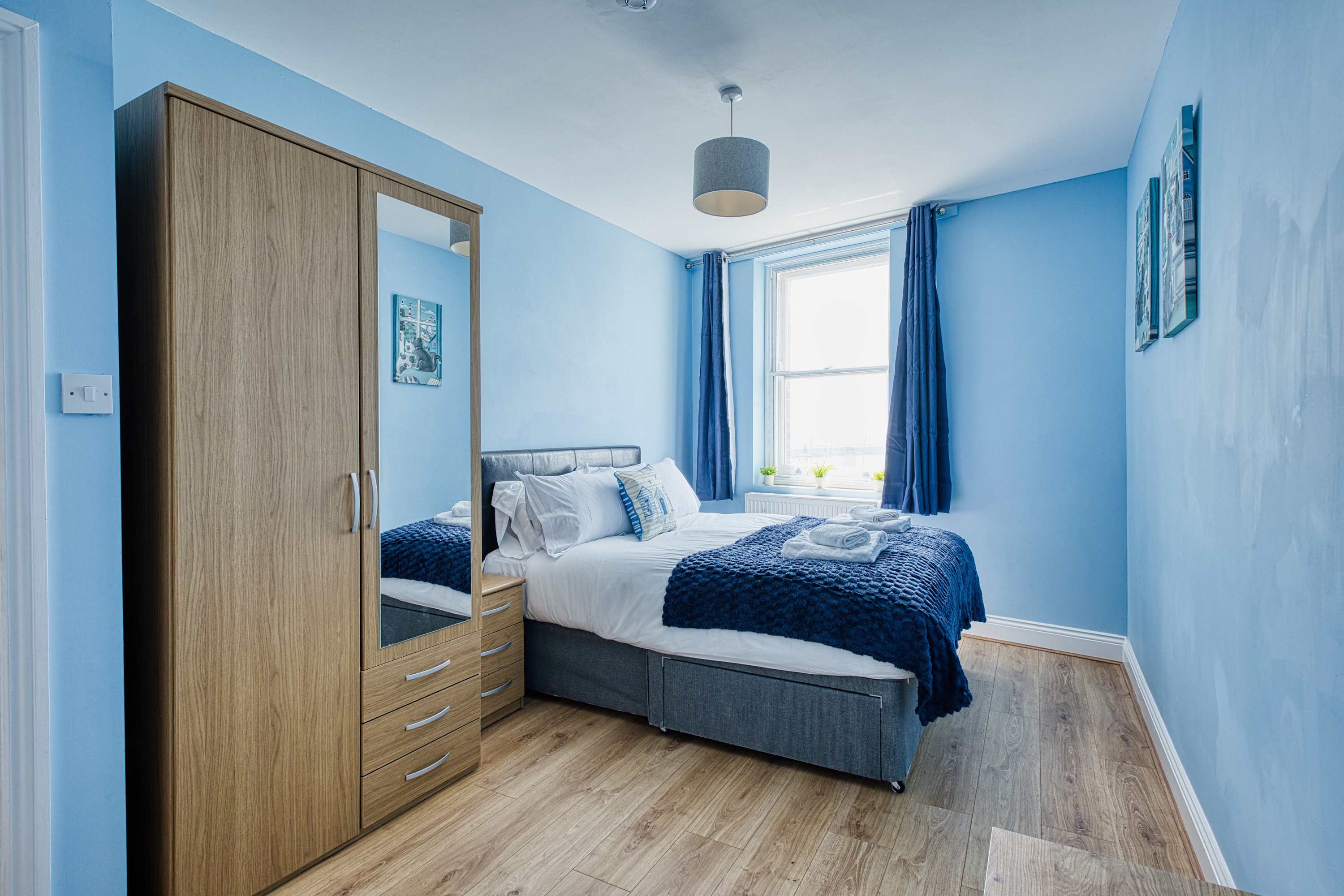 View Harbour View | Central | Iconic View | Coastal Stay in Harbour Parade 49 CT11 8LJ Harbour View | Central | Iconic View | Coastal Stay in Harbour Parade 49 CT11 8LJ - Property image 12 - VivreStays