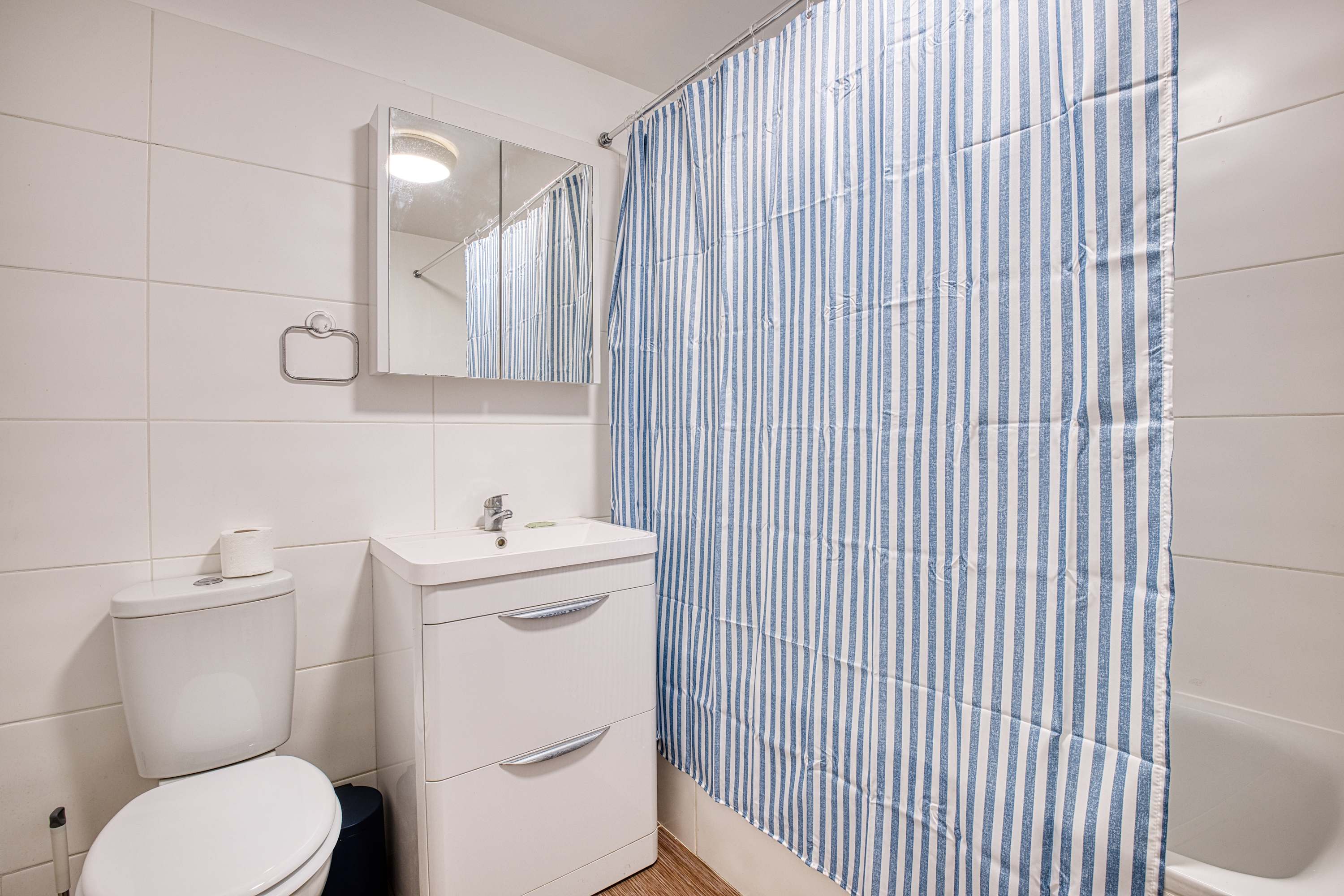 View Harbour View | Central | Iconic View | Coastal Stay in Harbour Parade 49 CT11 8LJ Harbour View | Central | Iconic View | Coastal Stay in Harbour Parade 49 CT11 8LJ - Property image 10 - VivreStays