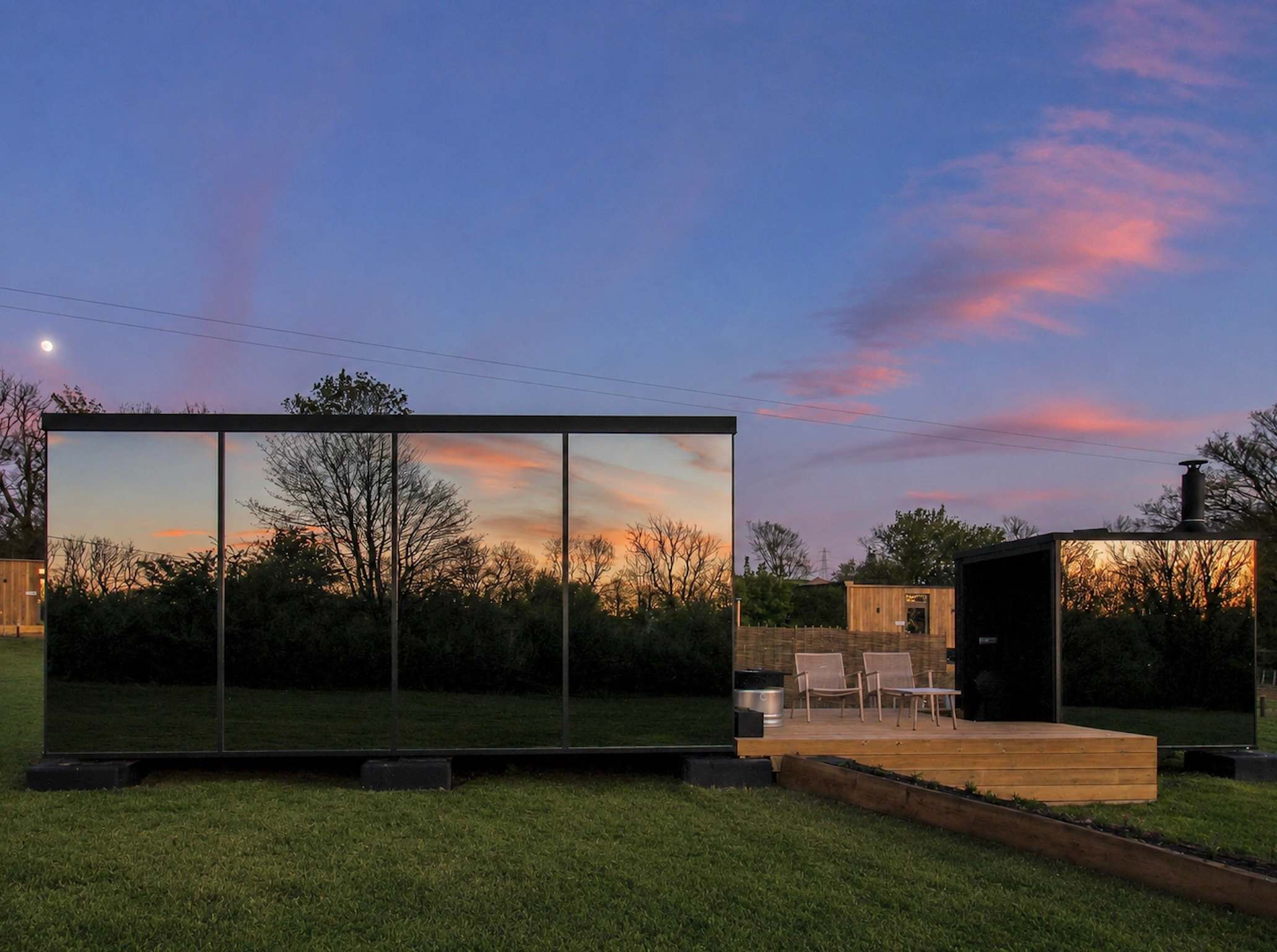 Stylish Mirrored Cabin with Sauna & Plunge Pool