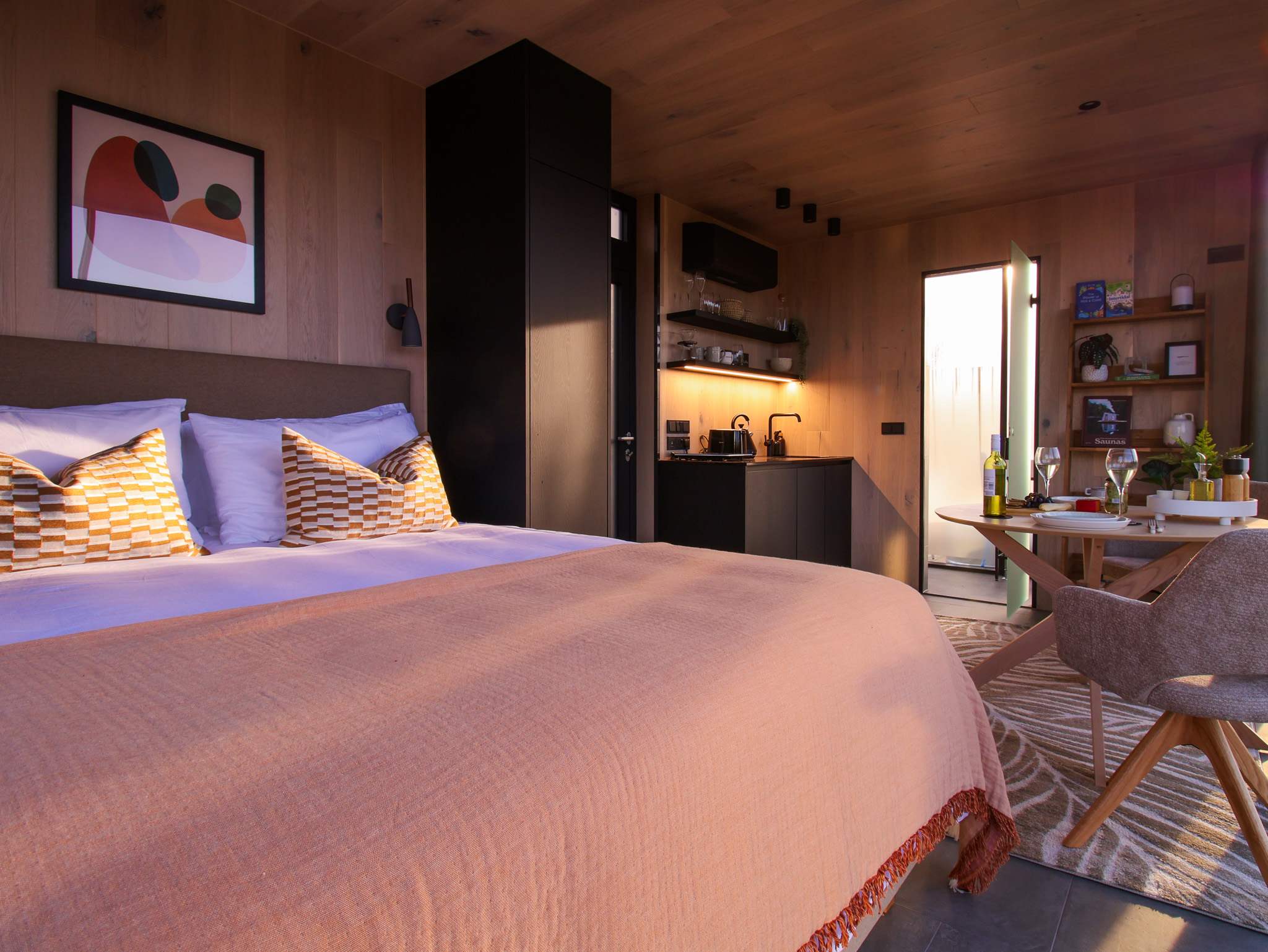 Stylish Mirrored Cabin with Sauna & Plunge Pool