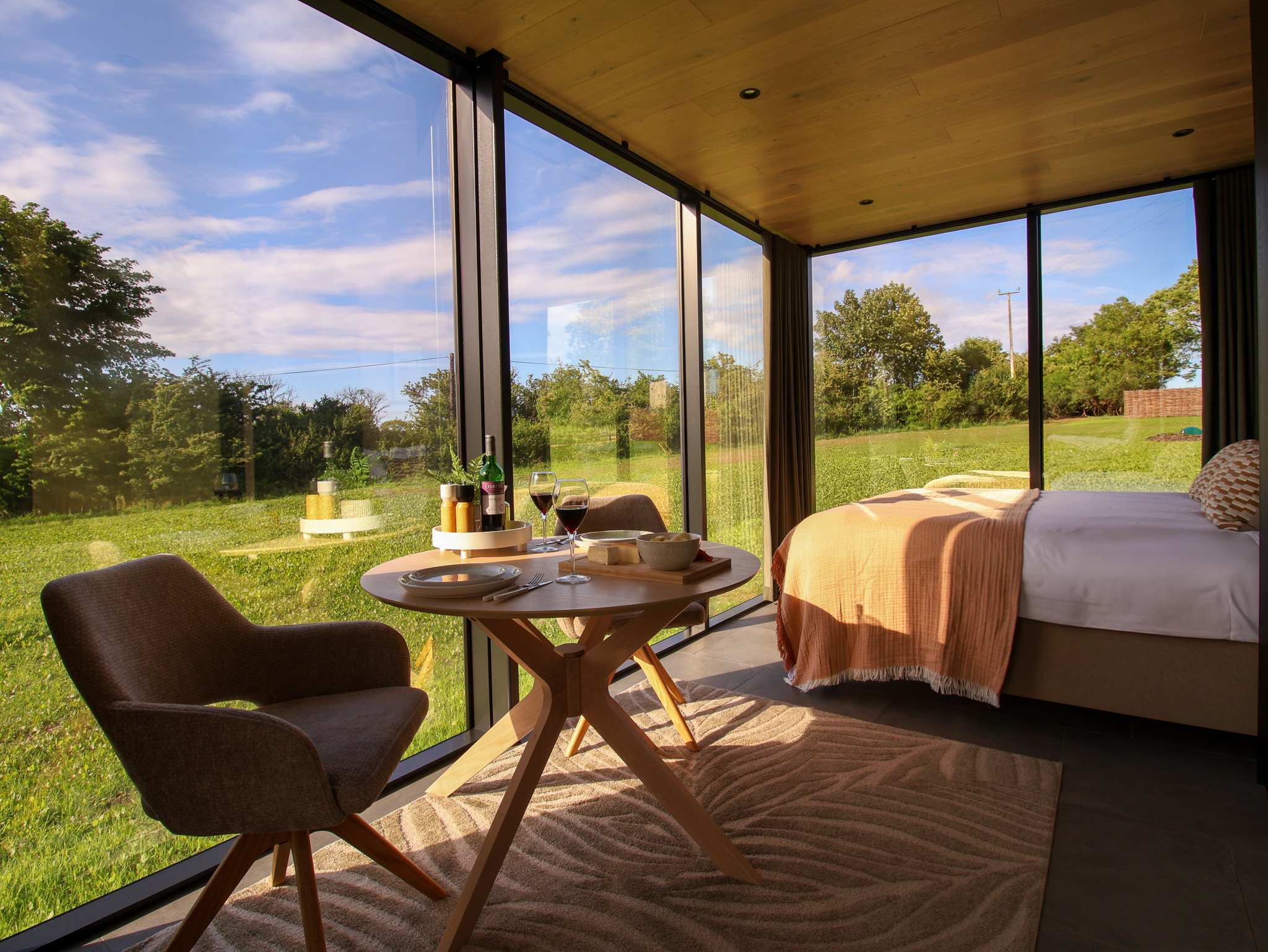 Stylish Mirrored Cabin with Sauna & Plunge Pool