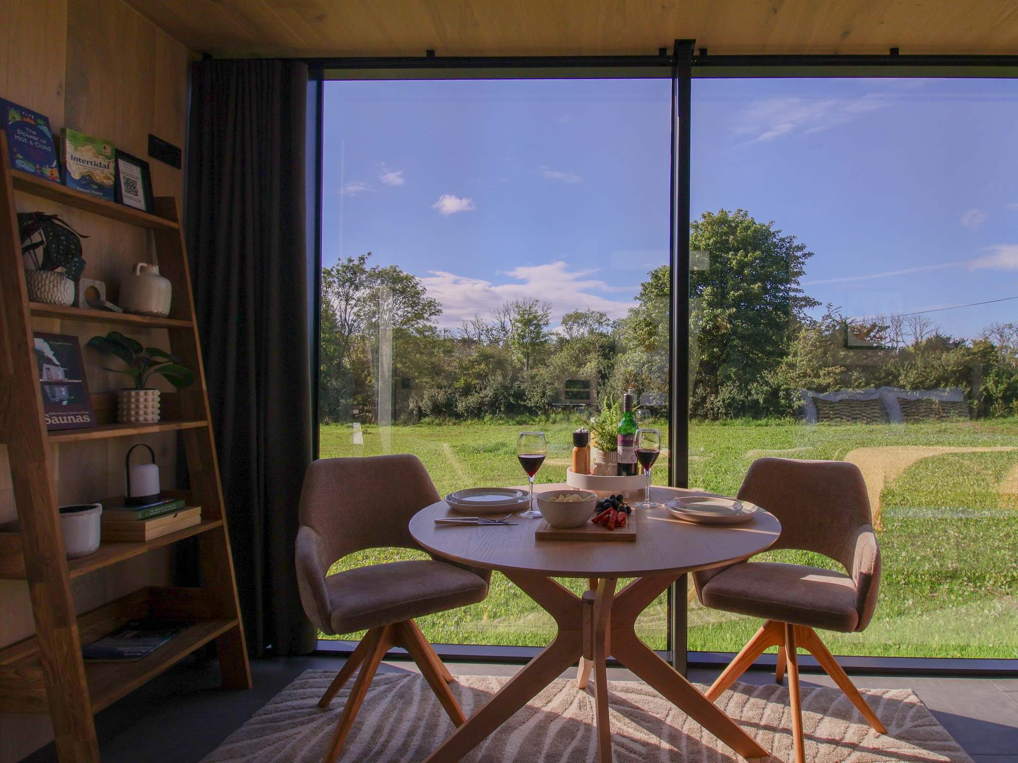 Stylish Mirrored Cabin with Sauna & Plunge Pool
