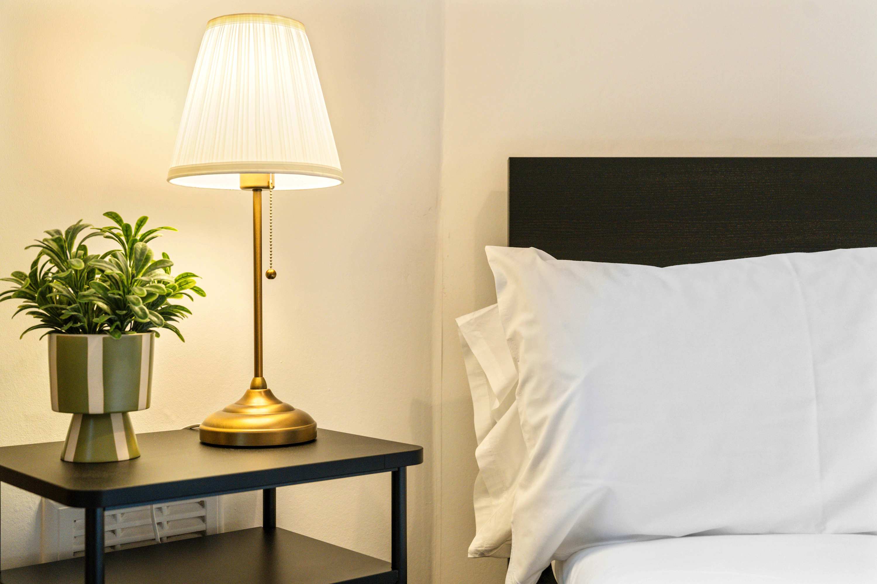 Stylish Ground Floor Apt - City Centre & Murrayfield in Edinburgh EH11 - Property image 5 - VivreStays