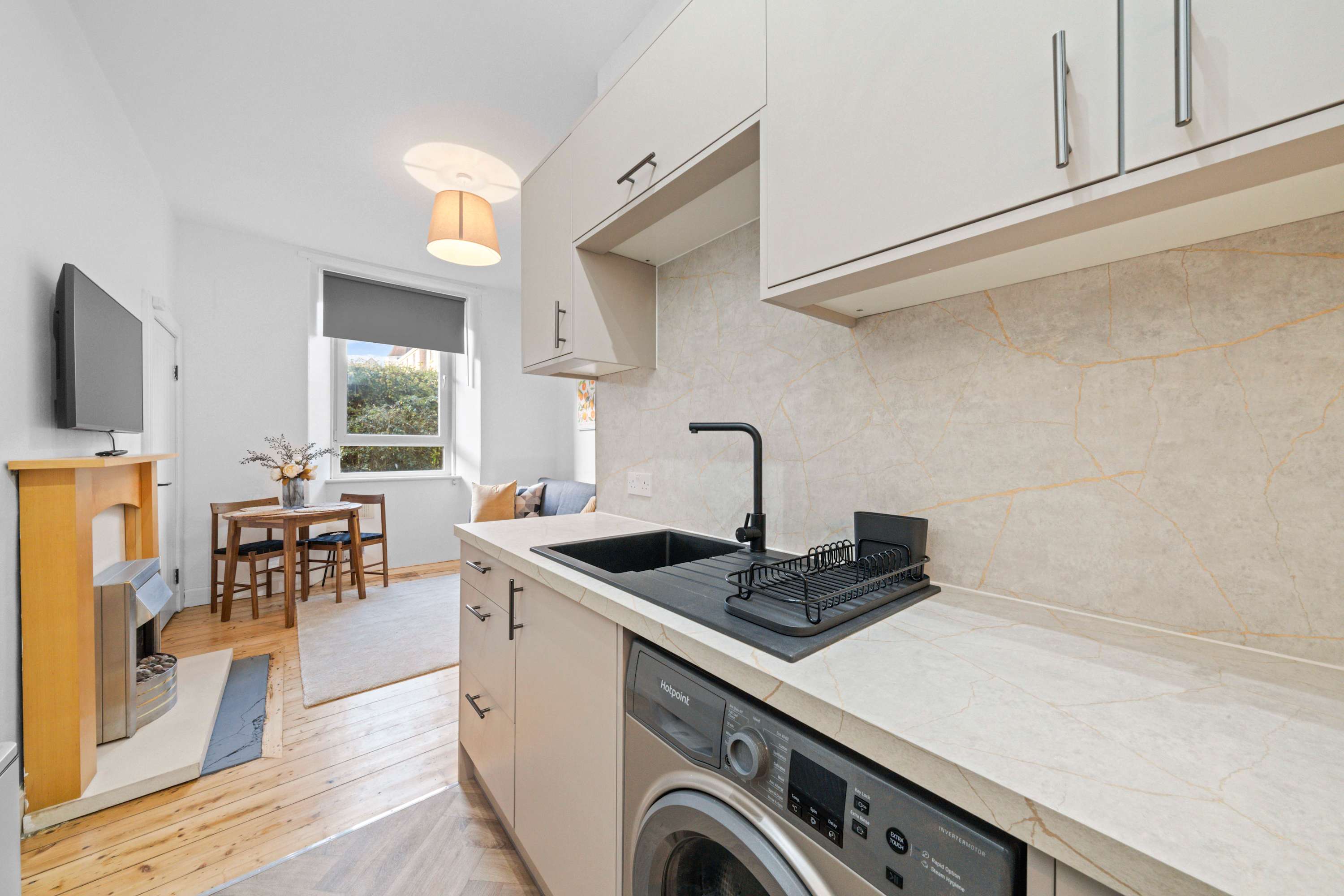 Stylish Ground Floor Apt - City Centre & Murrayfield in Edinburgh EH11 - Property image 6 - VivreStays
