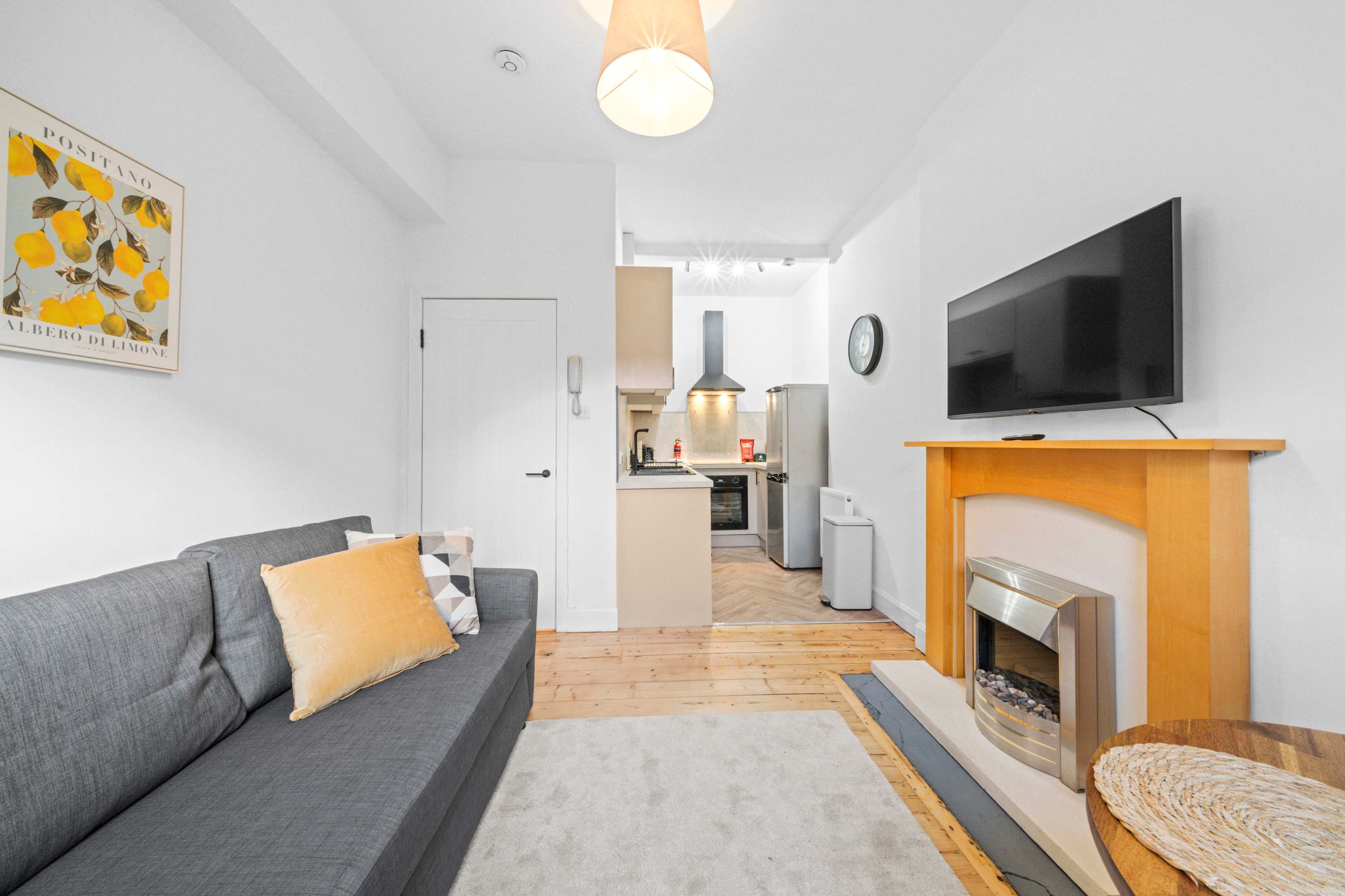 Stylish Ground Floor Apt - City Centre & Murrayfield in Edinburgh EH11 - Property image 3 - VivreStays