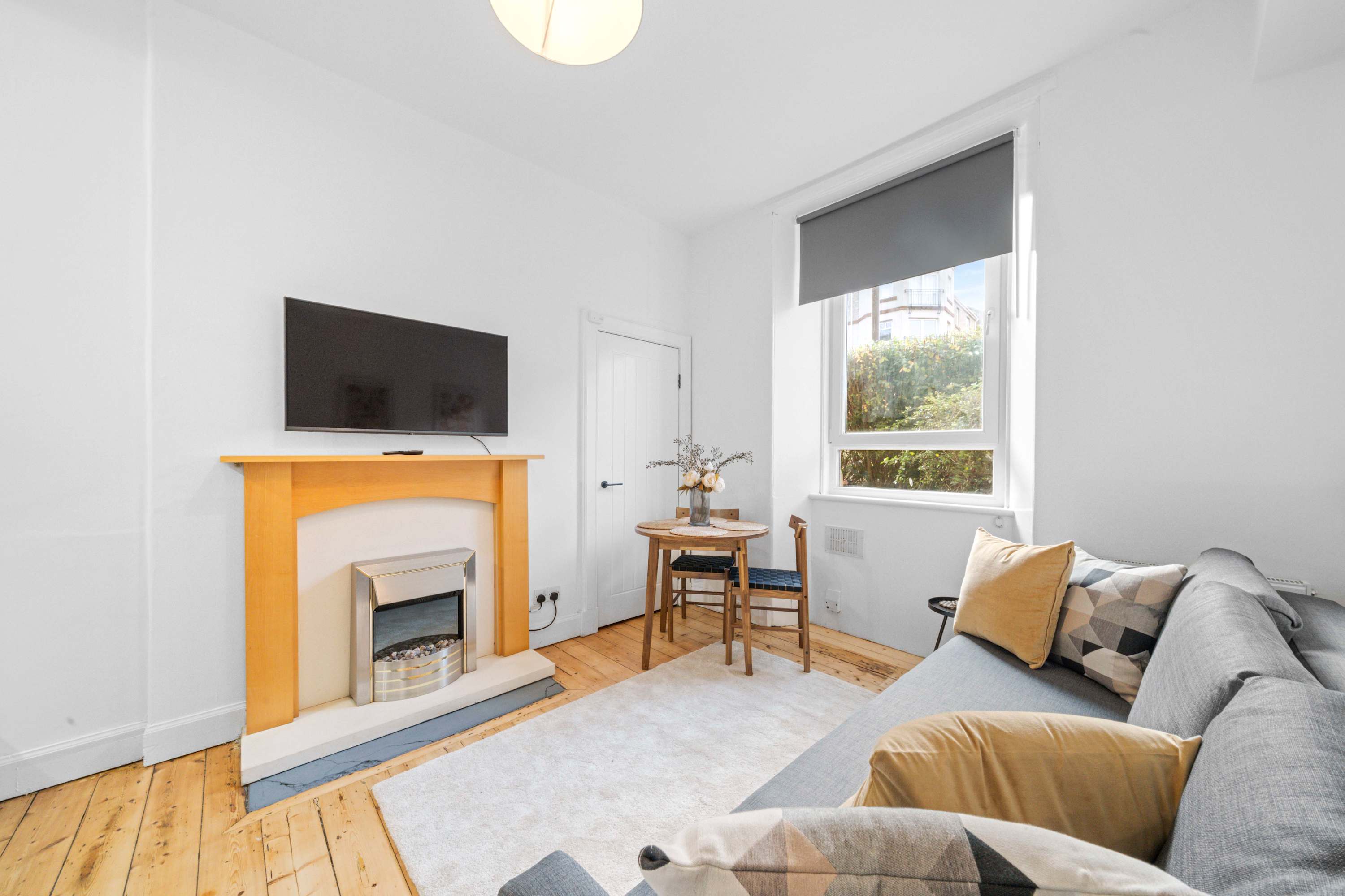 Stylish Ground Floor Apt - City Centre & Murrayfield in Edinburgh EH11 - Property image 2 - VivreStays