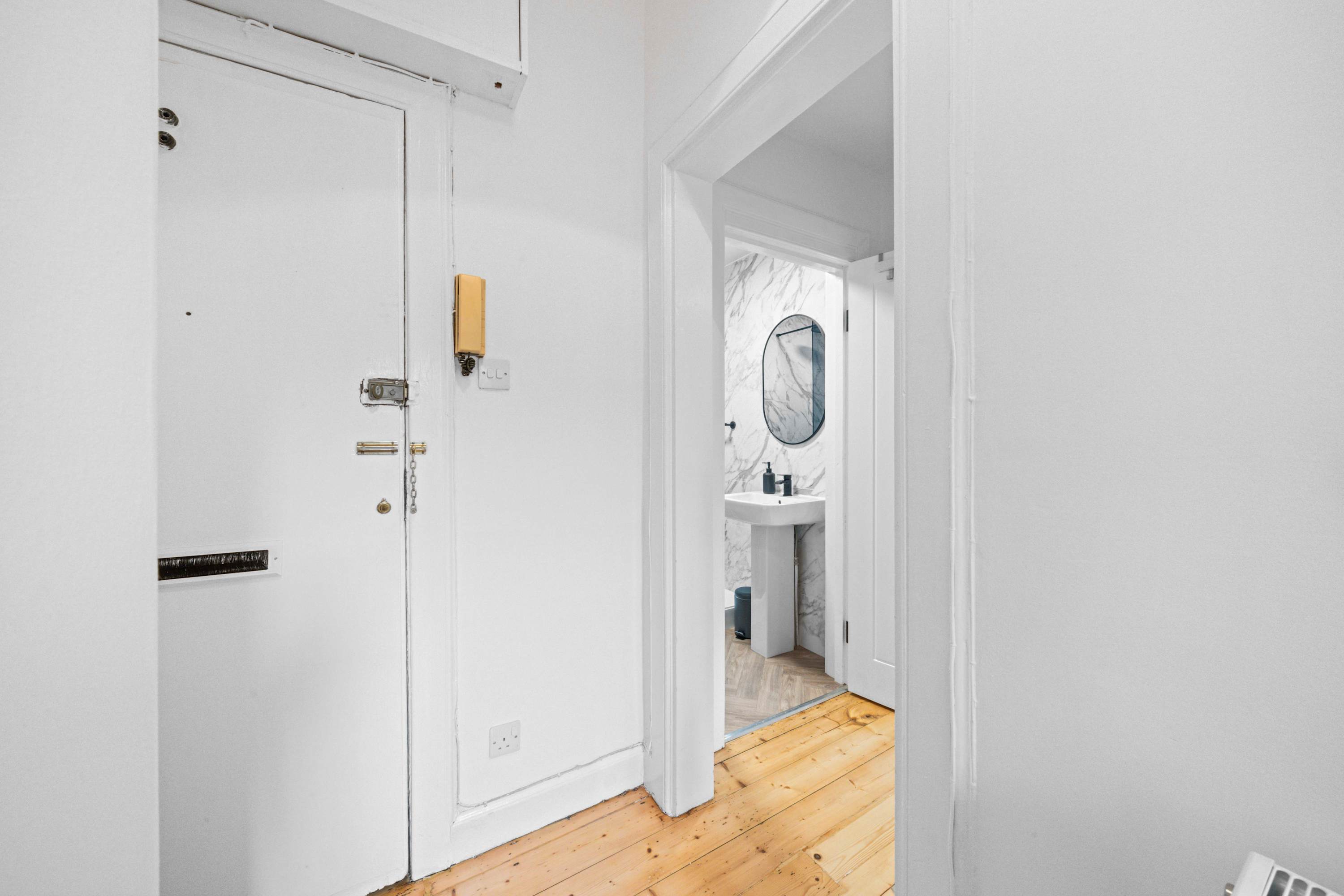 Stylish Ground Floor Apt - City Centre & Murrayfield in Edinburgh EH11 - Property image 18 - VivreStays