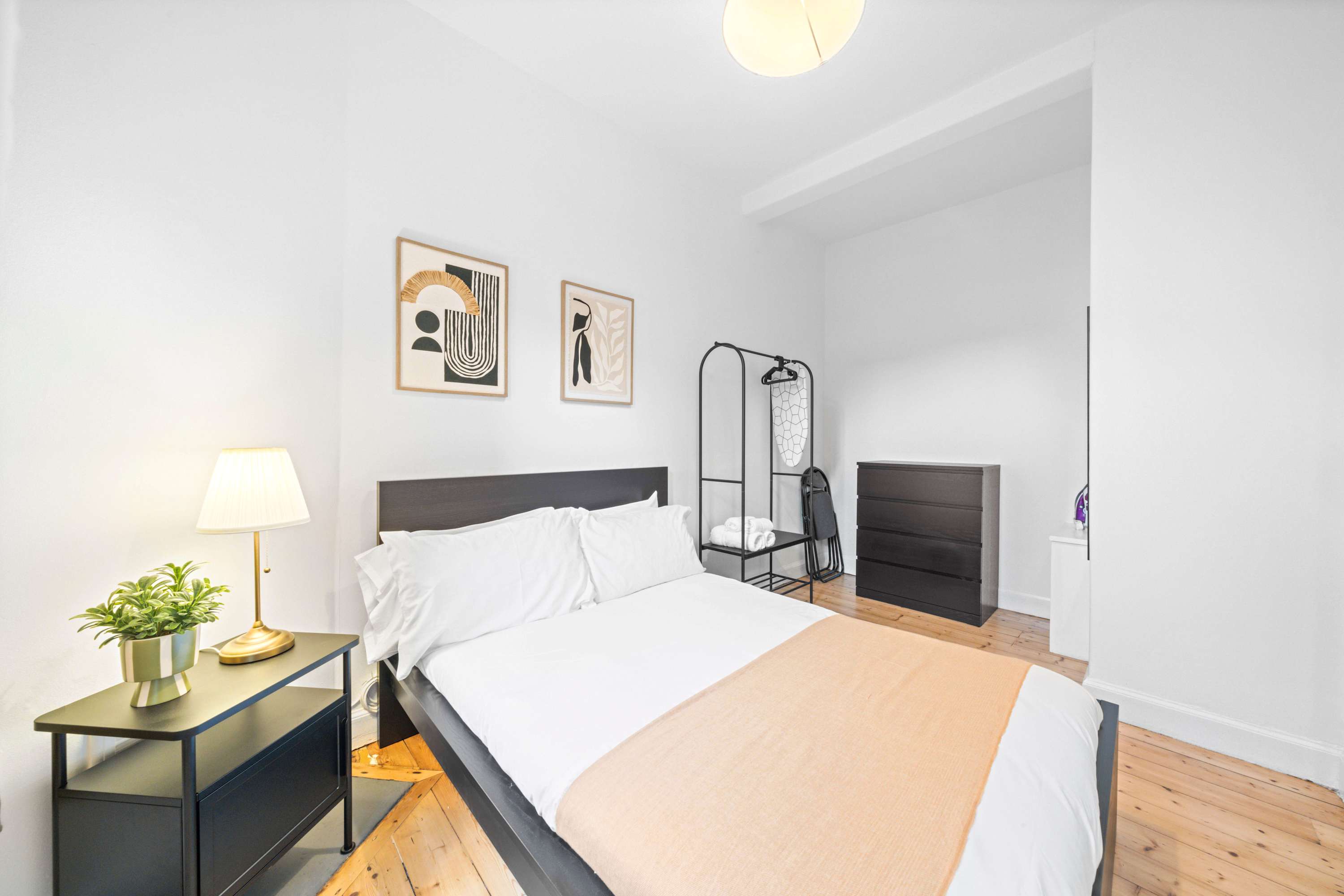 Stylish Ground Floor Apt - City Centre & Murrayfield in Edinburgh EH11 - Property image 9 - VivreStays